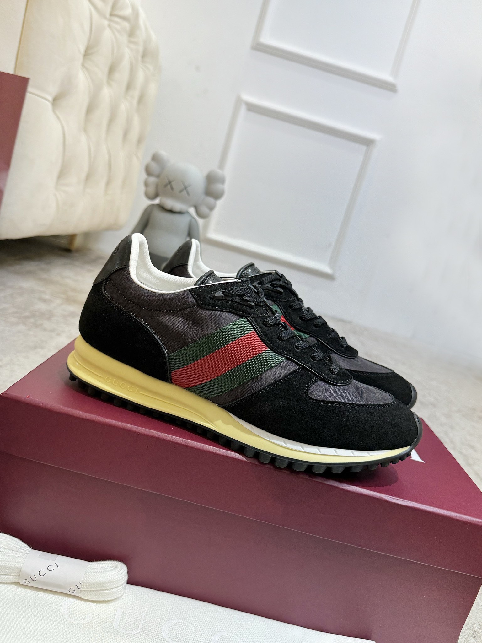 NO:711181,[Anchor red gift box and airplane case packaging] 2025 Gucci Re-Motion series women's sports shoes interlocking G G high-frequency embossed 3D three-dimensional brand logo fashion casual shoes top purchasing level Gucci SS spring and summer new model Detachable and adjustable ankle strap G G embossed casual sports shoes This sports shoe has a detachable and adjustable ankle strap, adding a dynamic item to the 2025 spring and summer series. The light and flexible outsole has been specially treated, exuding a strong retro style  The fabric matches the brand G G nylon + Yangjing suede piping. The lining/foot pads are imported custom fabrics. Outsole.  Original open-mold interlocking double G and handwritten Gucci rubber sole, packaged in the latest burgundy counter aviation aircraft case complete set of packaging boxes. Size 39-45, men's size 45, custom-made, non-returnable, price, casual shoes/sports shoes, gucci, sneakers, sheep19860909【安可拉酒红礼盒飞机箱包装】2025Gucci Re-Motion系列女士运动鞋互扣式G G高频压花3 D立体品牌标识时尚休闲鞋顶级代购级别 古奇SS春夏新款 踝部可拆卸可调节绑带G G压花休闲运动单鞋 这款运动鞋设有可拆卸可调节踝部绑带,为2025春夏系列在添动感单品,轻盈且灵活的外底经过特殊处理,洋溢着浓郁的复古风情 面料对版品牌G G尼龙+羊京绒面滚边 内里/垫脚进口定制织物 大底．原版开模互扣式双G和手写体Gucci橡胶底 包装最新酒红专柜航空飞机箱全套包装盒. 码数39-45 男款45订做不退换 价格,休闲鞋/运动鞋,gucci,sneakers,sheep,Women's Shoes