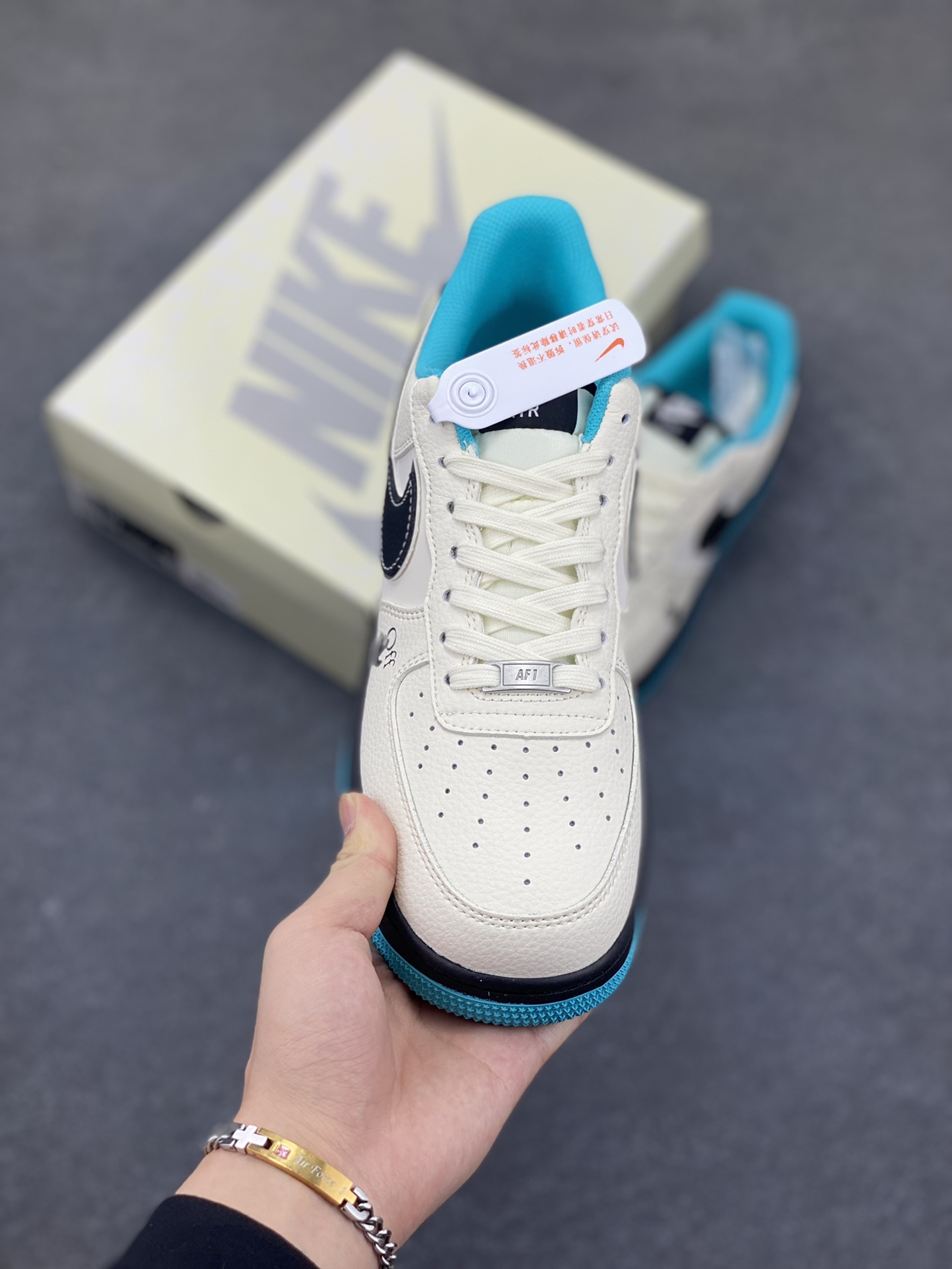 图片[2]-Nike Air Force 1 \’07 Low “OFF-WHITE联名——黑蓝双拼米黑”空军一号 低帮 运动鞋 休闲鞋 折边针车 工艺难度大 原楦头原纸板 原装鞋盒 定制五金配件 内置全掌气垫 原厂鞋底 货号：QW5836-003 尺码：36 36.5 37.5 38 38.5 39 40 40.5 41 42 42.5 43 44 44.5 45-选品中心