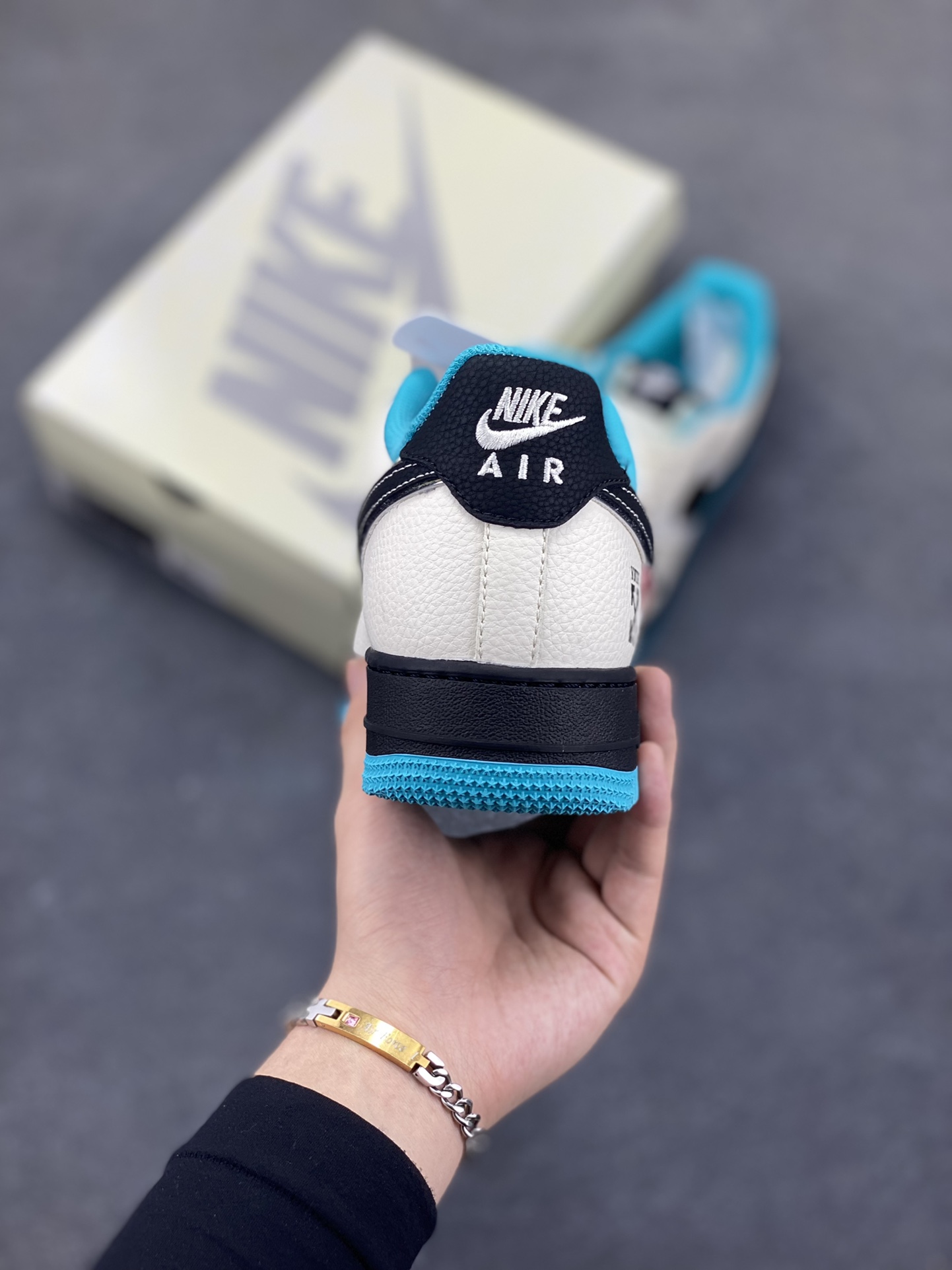 图片[4]-Nike Air Force 1 \’07 Low “OFF-WHITE联名——黑蓝双拼米黑”空军一号 低帮 运动鞋 休闲鞋 折边针车 工艺难度大 原楦头原纸板 原装鞋盒 定制五金配件 内置全掌气垫 原厂鞋底 货号：QW5836-003 尺码：36 36.5 37.5 38 38.5 39 40 40.5 41 42 42.5 43 44 44.5 45-选品中心