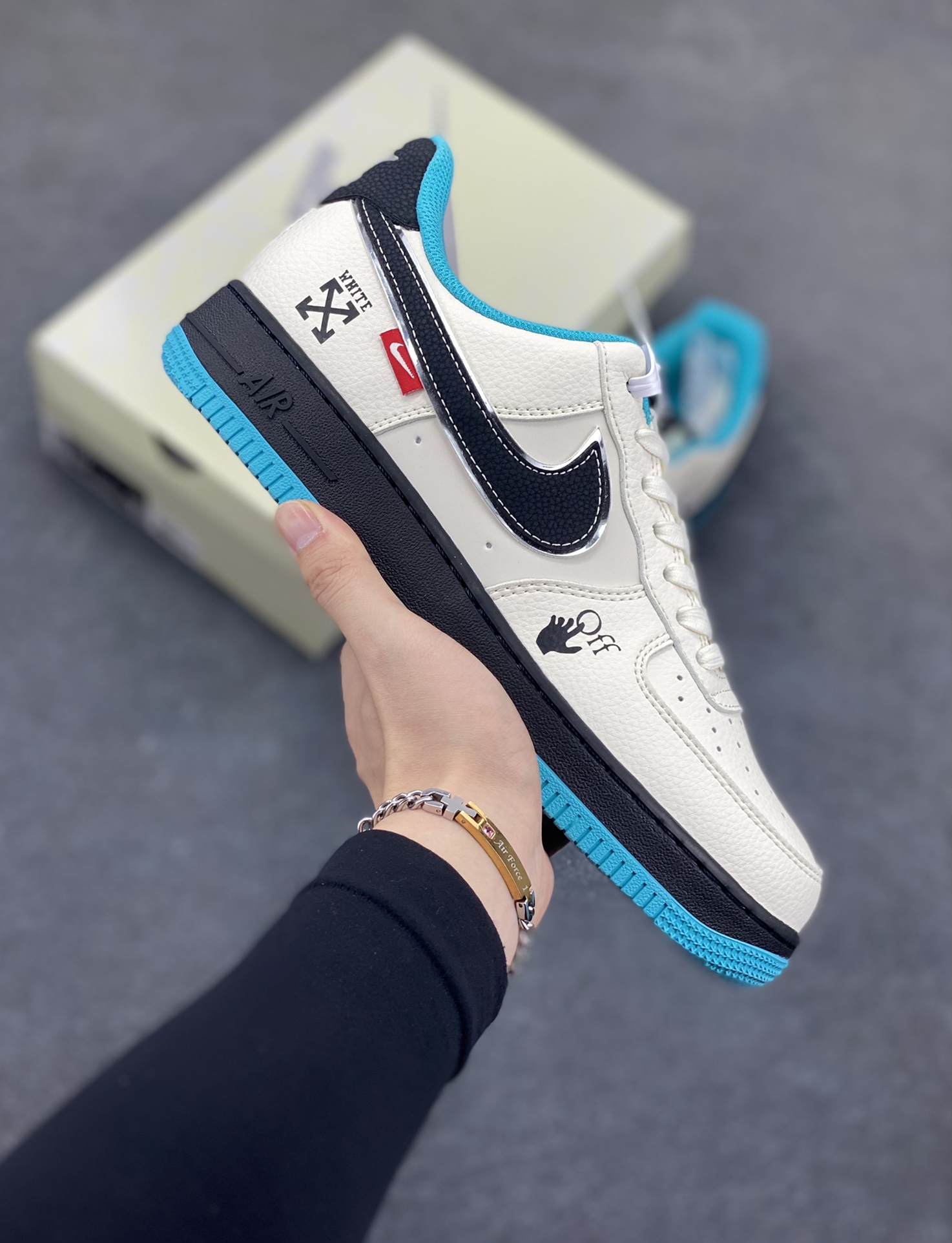 Nike Air Force 1 \’07 Low “OFF-WHITE联名——黑蓝双拼米黑”空军一号 低帮 运动鞋 休闲鞋 折边针车 工艺难度大 原楦头原纸板 原装鞋盒 定制五金配件 内置全掌气垫 原厂鞋底 货号:QW5836-003 尺码:36 36.5 37.5 38 38.5 39 40 40.5 41 42 42.5 43 44 44.5 45-选品中心