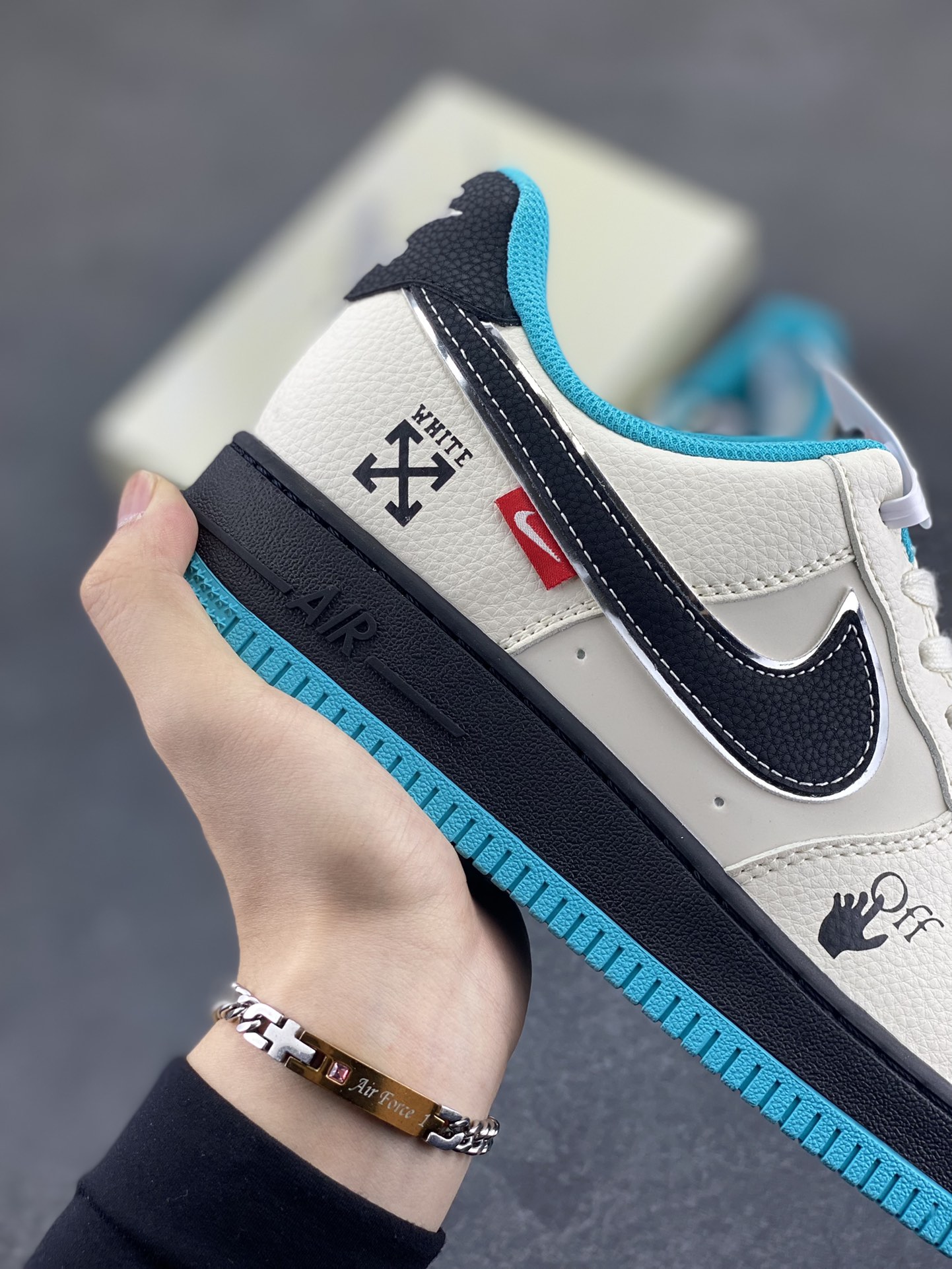 图片[6]-Nike Air Force 1 \’07 Low “OFF-WHITE联名——黑蓝双拼米黑”空军一号 低帮 运动鞋 休闲鞋 折边针车 工艺难度大 原楦头原纸板 原装鞋盒 定制五金配件 内置全掌气垫 原厂鞋底 货号：QW5836-003 尺码：36 36.5 37.5 38 38.5 39 40 40.5 41 42 42.5 43 44 44.5 45-选品中心