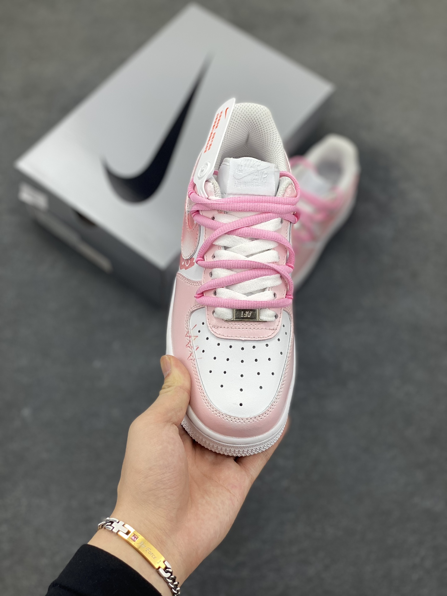 图片[2]-Air Force 1 Low 手绘涂鸦 原楦头原纸板 打造纯正空军版型 #专注外贸渠道 全掌内置蜂窝气垫 #原盒配件 原厂中底钢印、拉帮完美 货号：DD8959-100 尺码：35.5 36 36.5 37.5 38 38.5 39 40-选品中心