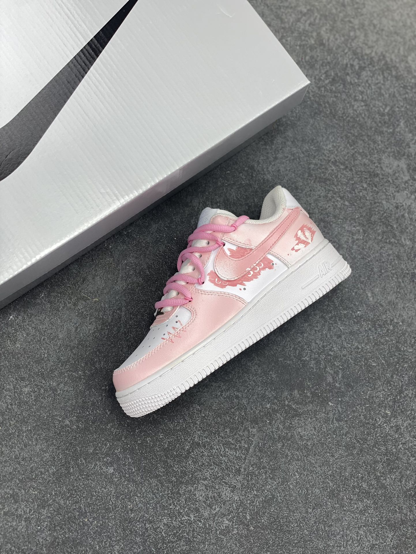 图片[7]-Air Force 1 Low 手绘涂鸦 原楦头原纸板 打造纯正空军版型 #专注外贸渠道 全掌内置蜂窝气垫 #原盒配件 原厂中底钢印、拉帮完美 货号：DD8959-100 尺码：35.5 36 36.5 37.5 38 38.5 39 40-选品中心