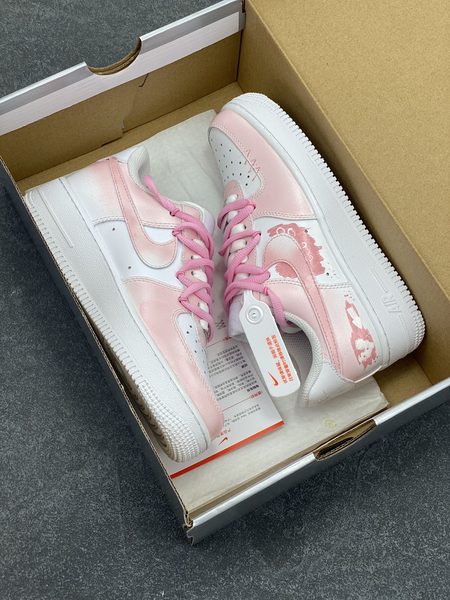 图片[9]-Air Force 1 Low 手绘涂鸦 原楦头原纸板 打造纯正空军版型 #专注外贸渠道 全掌内置蜂窝气垫 #原盒配件 原厂中底钢印、拉帮完美 货号：DD8959-100 尺码：35.5 36 36.5 37.5 38 38.5 39 40-选品中心