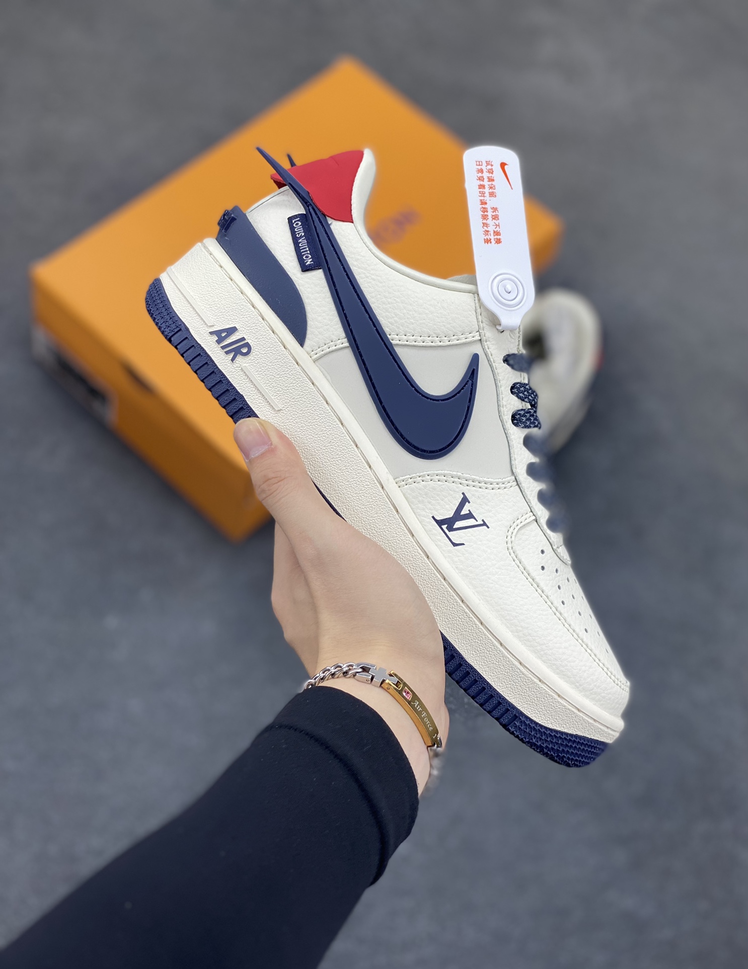 NIke Air Force 1 \’07 Low “LV联名——深蓝大勾”空军一号 低帮 运动鞋 休闲鞋 折边针车 工艺难度大 原楦头原纸板 原装鞋盒 定制五金配件 内置全掌气垫 原厂鞋底 货号:XS3464-575 尺码:36 36.5 37.5 38 38.5 39 40 40.5 41 42 42.5 43 44 44.5 45-选品中心