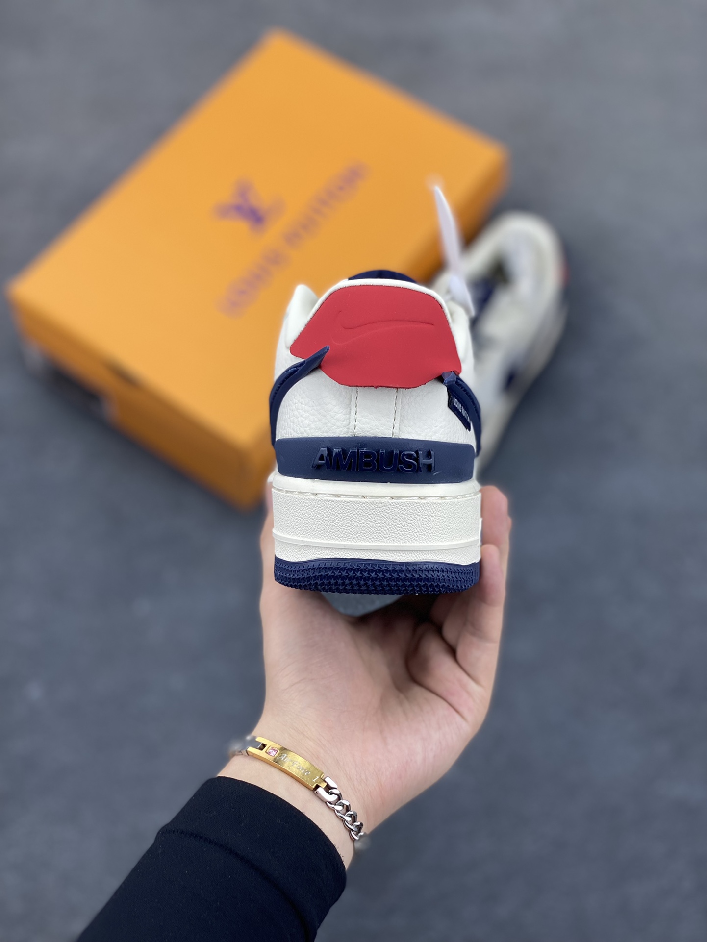 图片[4]-NIke Air Force 1 \’07 Low “LV联名——深蓝大勾”空军一号 低帮 运动鞋 休闲鞋 折边针车 工艺难度大 原楦头原纸板 原装鞋盒 定制五金配件 内置全掌气垫 原厂鞋底 货号：XS3464-575 尺码：36 36.5 37.5 38 38.5 39 40 40.5 41 42 42.5 43 44 44.5 45-选品中心