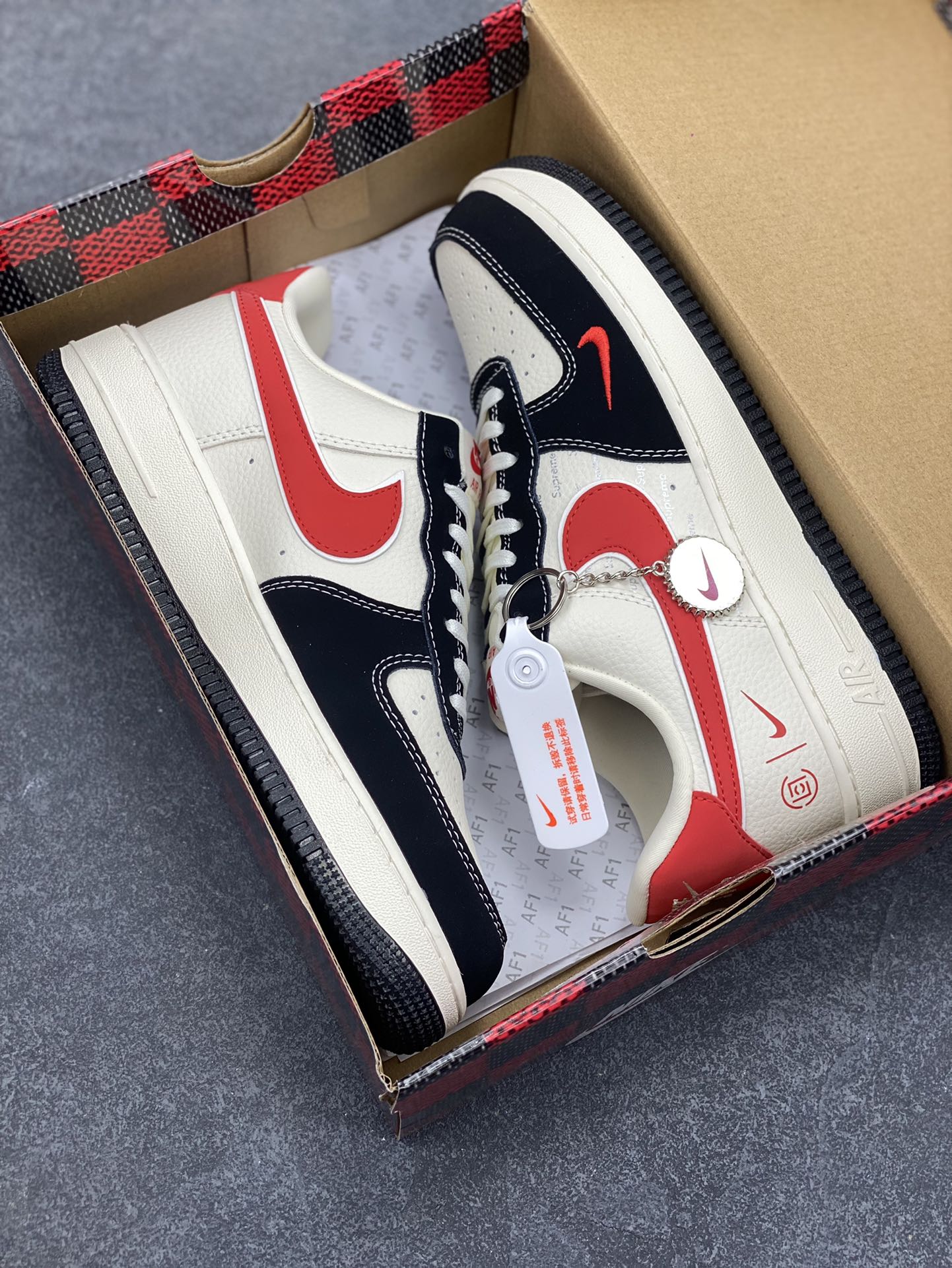 图片[9]-NIke Air Force 1 \’07 Low “黑红勾”空军一号 低帮 运动鞋 休闲鞋 折边针车 工艺难度大 原楦头原纸板 原装鞋盒 定制五金配件 内置全掌气垫 原厂鞋底 货号：KB1688-001 尺码：36 36.5 37.5 38 38.5 39 40 40.5 41 42 42.5 43 44 44.5 45-选品中心