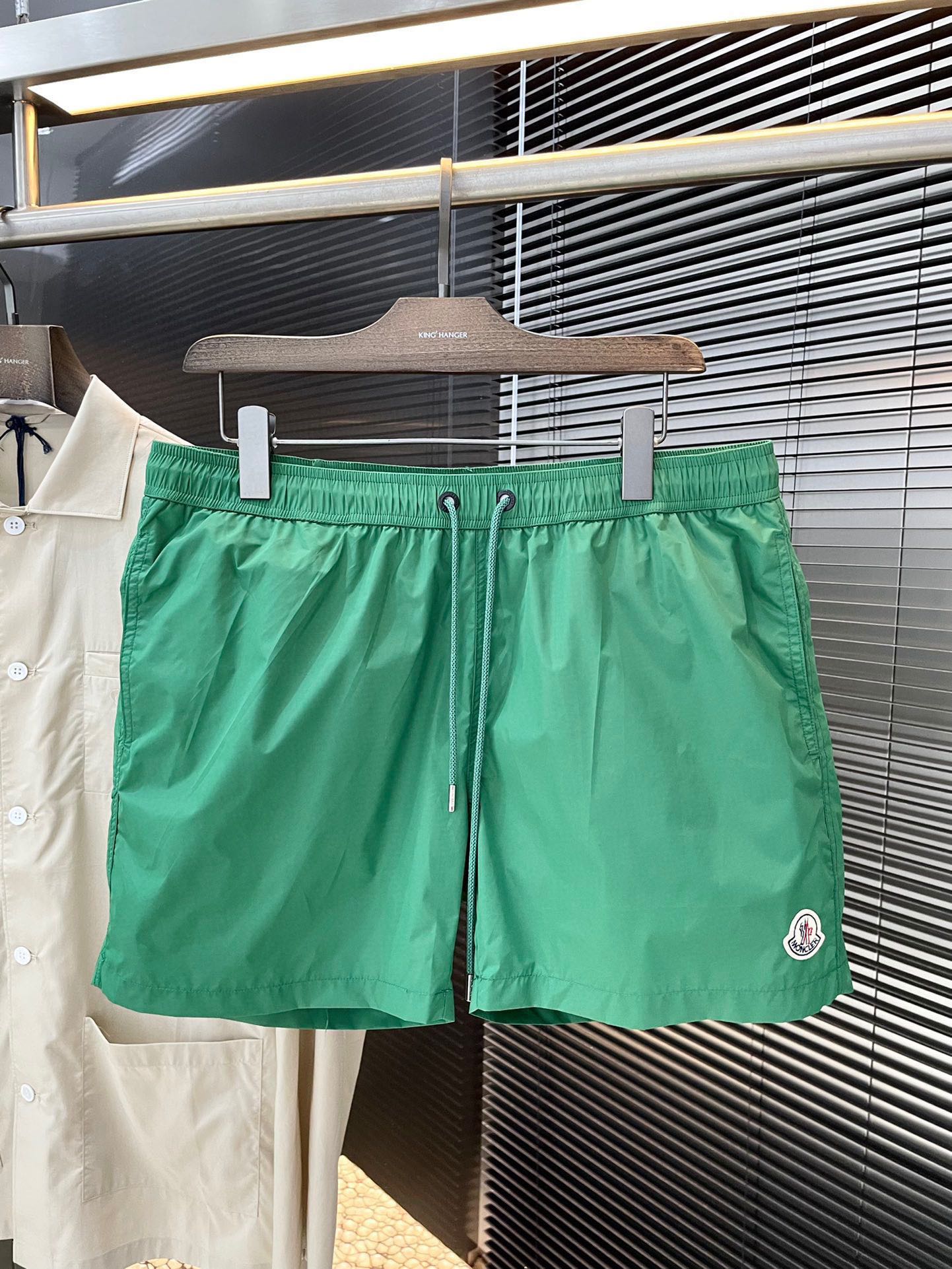 NO:433250,P Moncher- (Shirt) 2025 Spring and Summer latest custom fabric for casual shorts, simple and casual styles to create a fashionable single product that is both casual and personalized, luxurious classic brand logo design, inner triangle mesh design is not stuffy at all, customized mold opening hardware bell waist circumference craft thread surround waist elastic drawstring, elastic and freely adjustable, 7 colors available. Each color upper body is very handsome, fashionable and versatile, very comfortable and low-key, luxurious and elegant when worn, very classy upper body is absolutely stylish and extremely luxurious and versatile! Color Black Dark Gray Military Green Fruit Green Orange Sky Blue Royal Blue Size S M L XL,,Moncler, shorts,alexander wang19860909P  Moncher-（蒙口）2025春夏最新款休闲短裤定制面料,简约休闲款式打造休闲与个性兼备的时髦单品奢华经典品牌logo设计,内里三角网纱设计一点都不闷热, 定制开模五金吊钟 腰围工艺螺纹围接 腰部弹力抽绳 ,松紧可自由调节, 7 色可选 每色上身都非常帅气时尚百搭,身穿着非常舒适低调不失奢华穿出去非常有档次上身绝对的有型极度奢华大气且百搭! 颜色 黑色 深灰 军绿色 果绿色 橘色 天蓝色 宝蓝色 尺码 S M L XL,,Moncler,shorts,alexander wang,Men's clothing