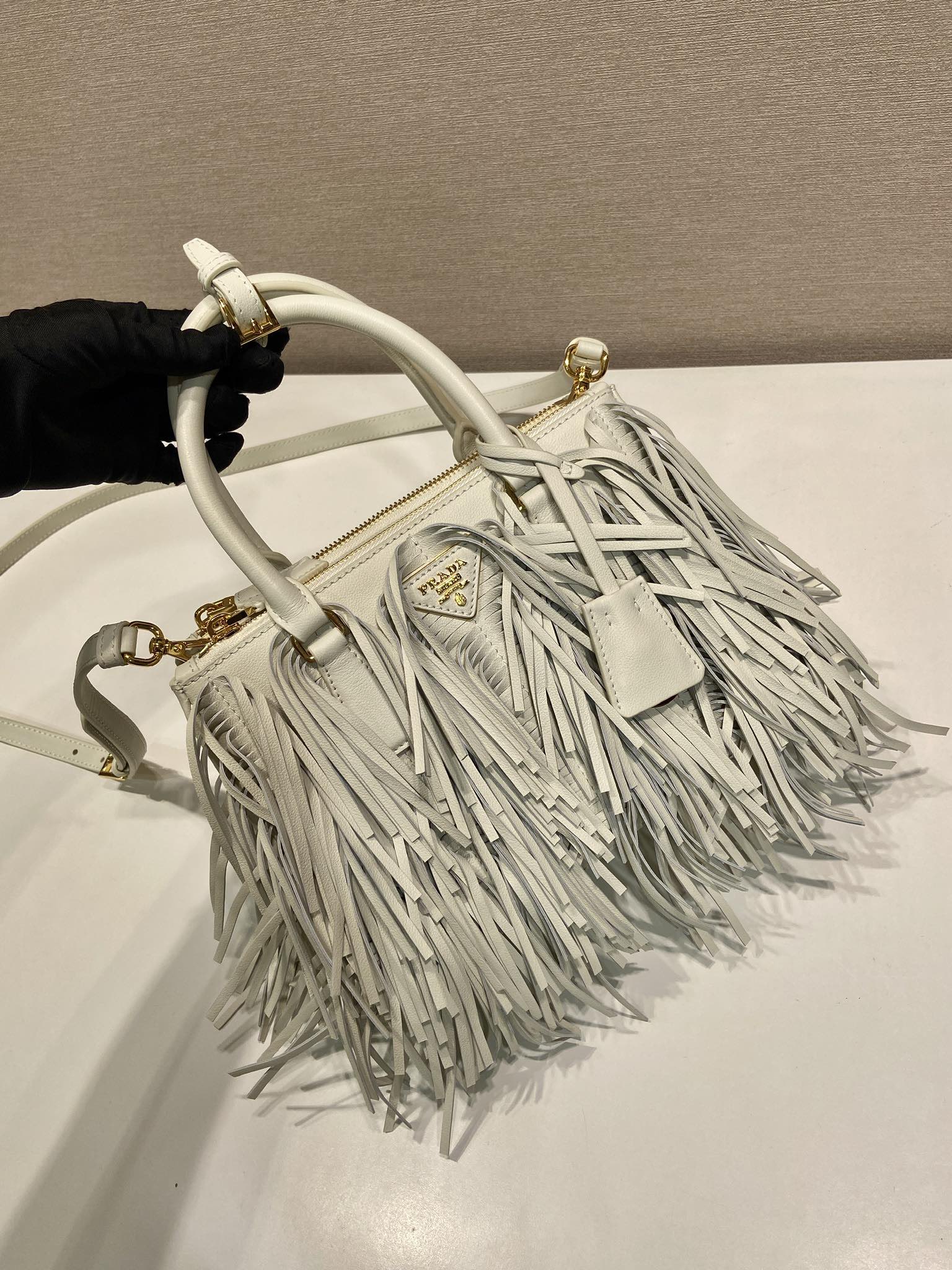 Elegant Leather Shoulder Bag with Tassel Design, 24.5cm - Timeless Fashion 4 i1751180925 7617 2