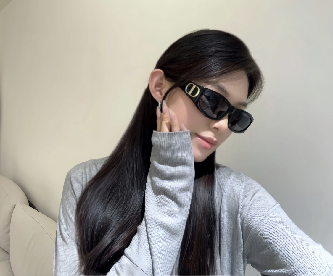 NO:633837,Temperament style CD letter sunglasses Very DiorS3F, dior, Cartier high-end accessories19860909气质款CD字母墨镜 Very DiorS3F,,dior,卡迪亚高端饰品,Jewelry