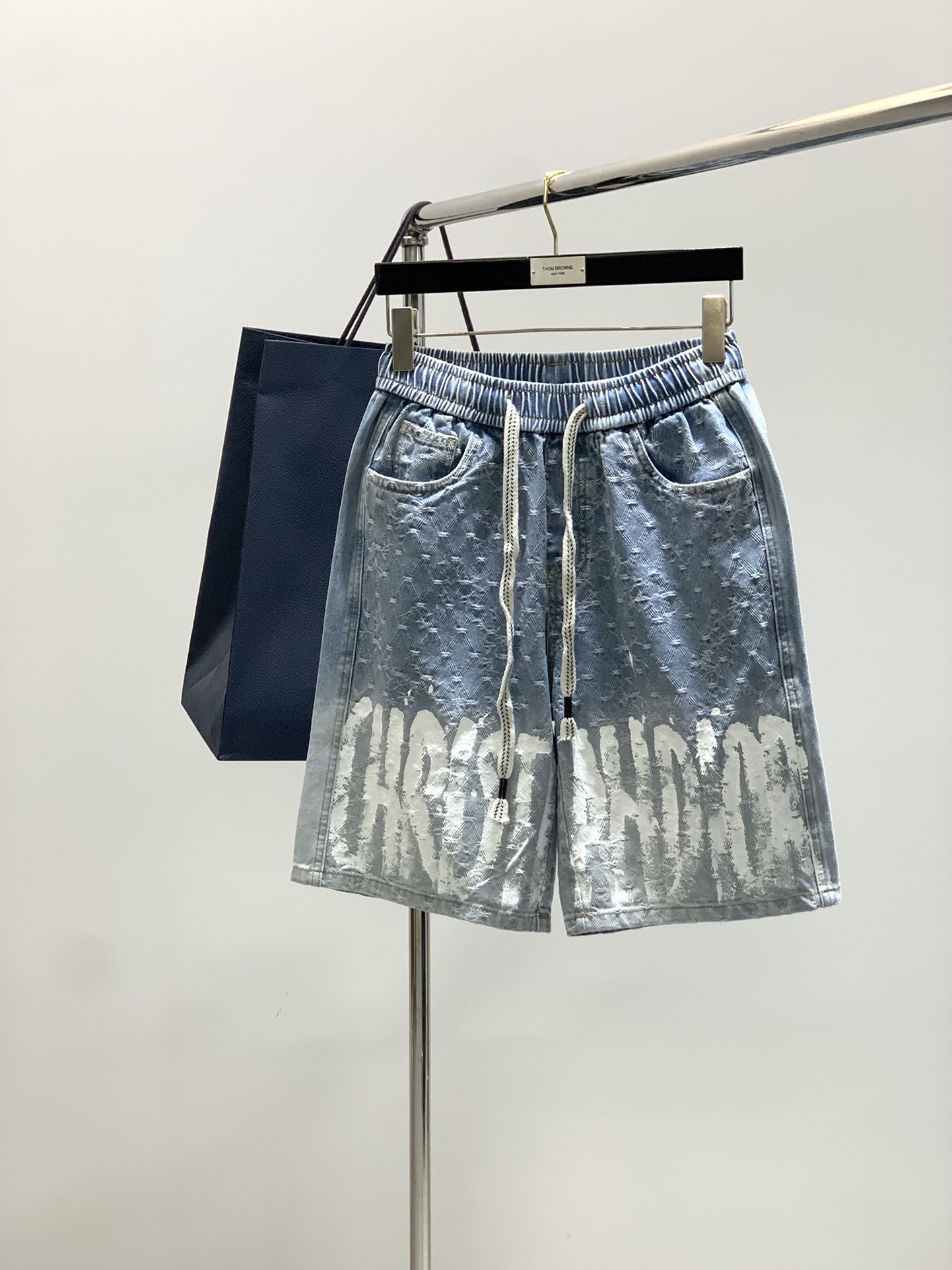 NO:440111,,Dior Dior, new spring products, official website counters are available at the same time, original singles, fashionable and casual washing jeans, super stylish jeans, customized original washing jeans, top-grade printing craft letter pattern decoration logo, original hardware accessories decoration, handsome upper body, 29-38,,dior,dior,jeans,alexander wang19860909,Dior 迪奥,春季新品,官网专柜同步有售,原单狠货,时尚休闲水洗牛仔裤,超级有范儿的一款牛仔裤,定制原版水洗牛仔面料,顶级印花工艺字母图案装饰logo,原版五金辅料装饰,上身帅气十足,码数29-38,,dior,dior,jeans,alexander wang,Men's clothing