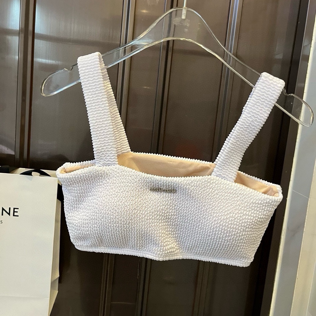 。
缪缪miumiu分体泳衣比基尼😍🥰适合多种场景的游泳衣🏊‍♀️海边 游泳池 温泉 水上乐园 漂流都可