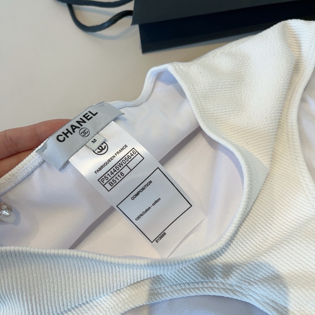 。

Chanel香奈儿分体比基尼泳衣套装，S M L XL