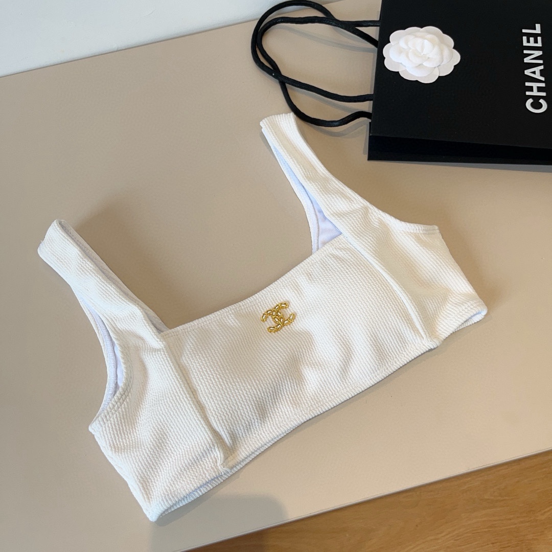。

Chanel香奈儿分体比基尼泳衣套装，S M L XL
