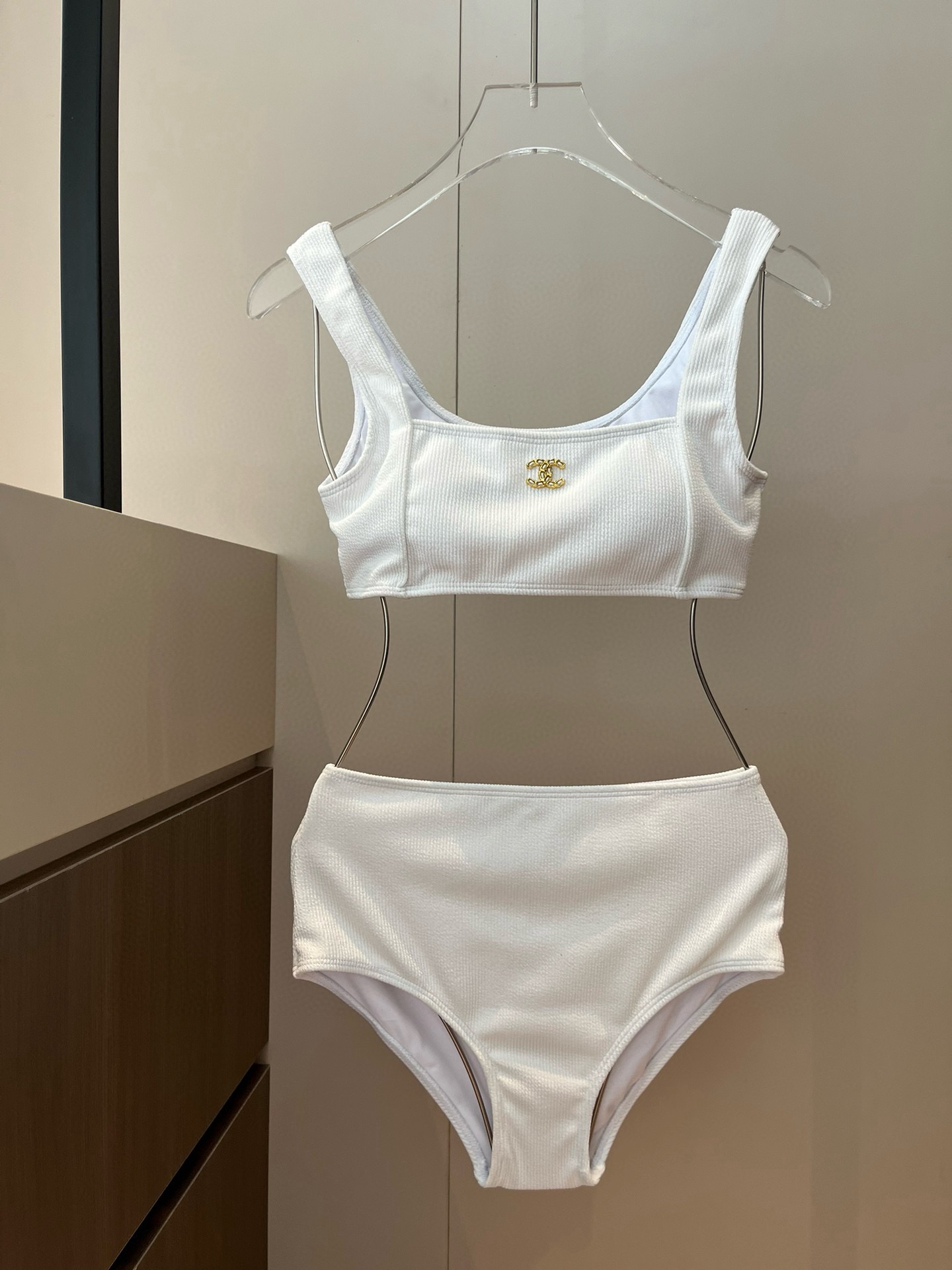 。

Chanel香奈儿分体比基尼泳衣套装，S M L XL