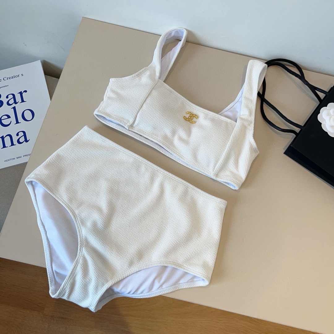 。

Chanel香奈儿分体比基尼泳衣套装，S M L XL