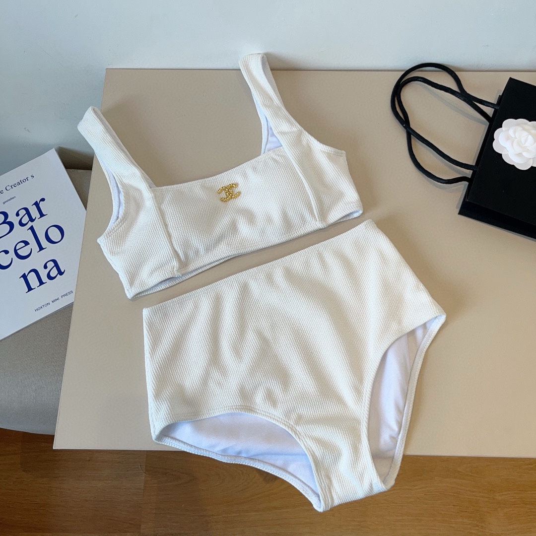 。

Chanel香奈儿分体比基尼泳衣套装，S M L XL