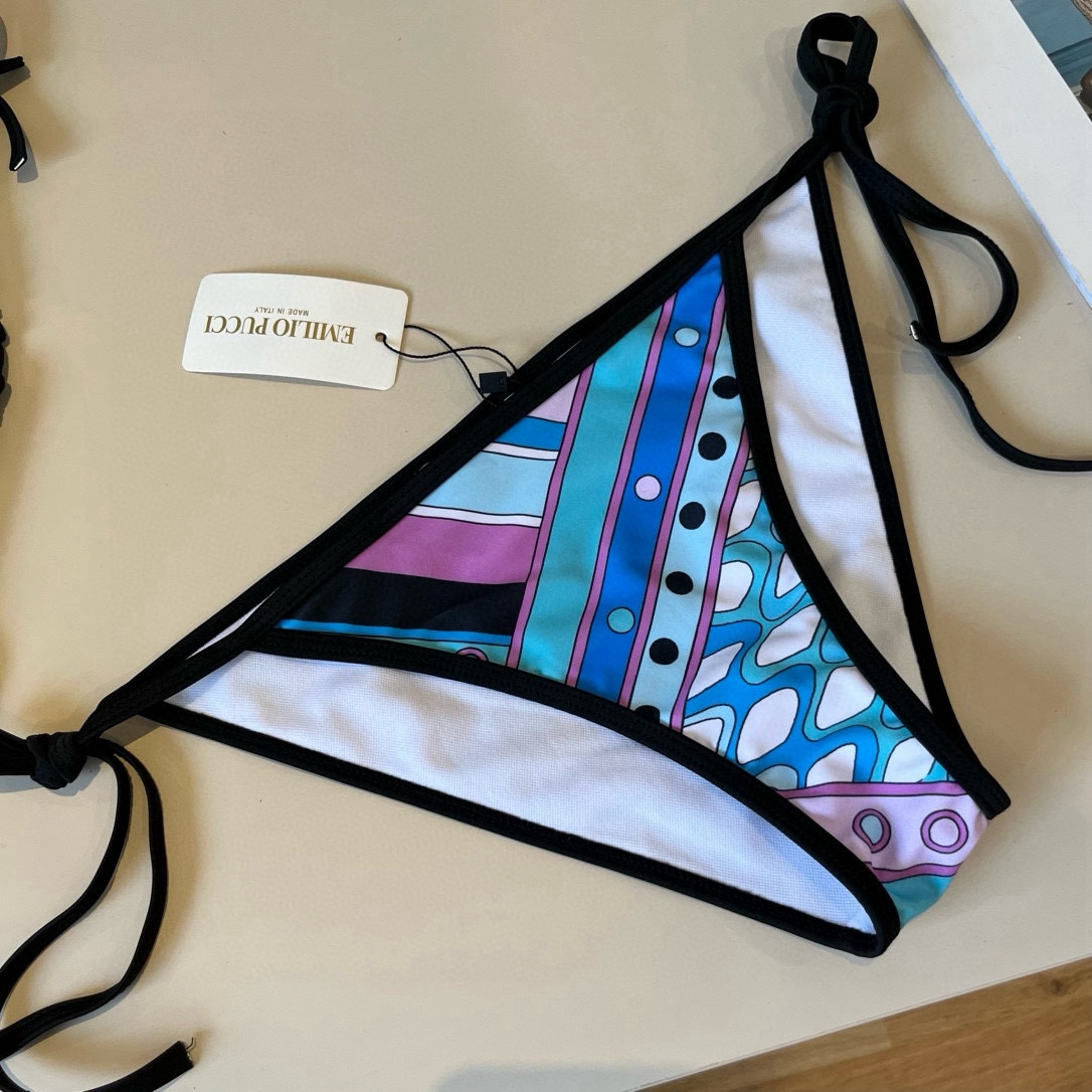 。

潮牌新款比基尼分体泳衣 码数：S M L XL