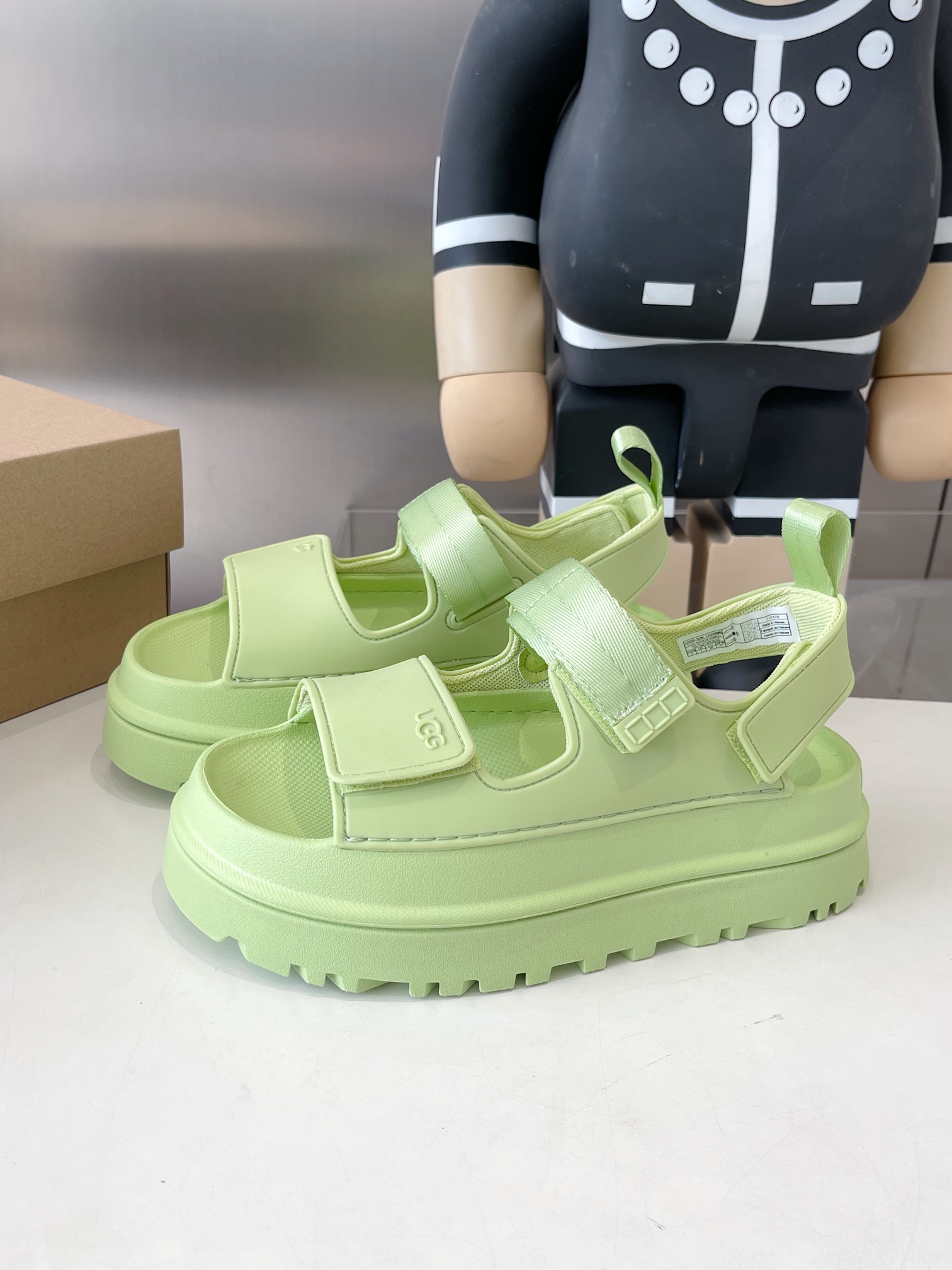 UGG Official Summer Collection: Vibrant Dopamine Tweezers for Supergirls, Size 35-40. - 图片 2
