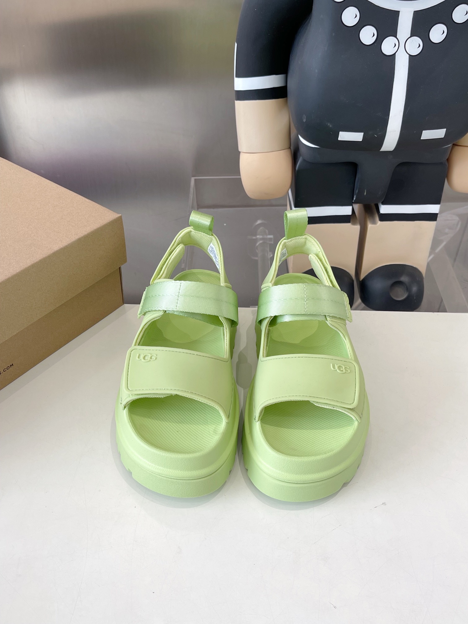 UGG Official Summer Collection: Vibrant Dopamine Tweezers for Supergirls, Size 35-40.