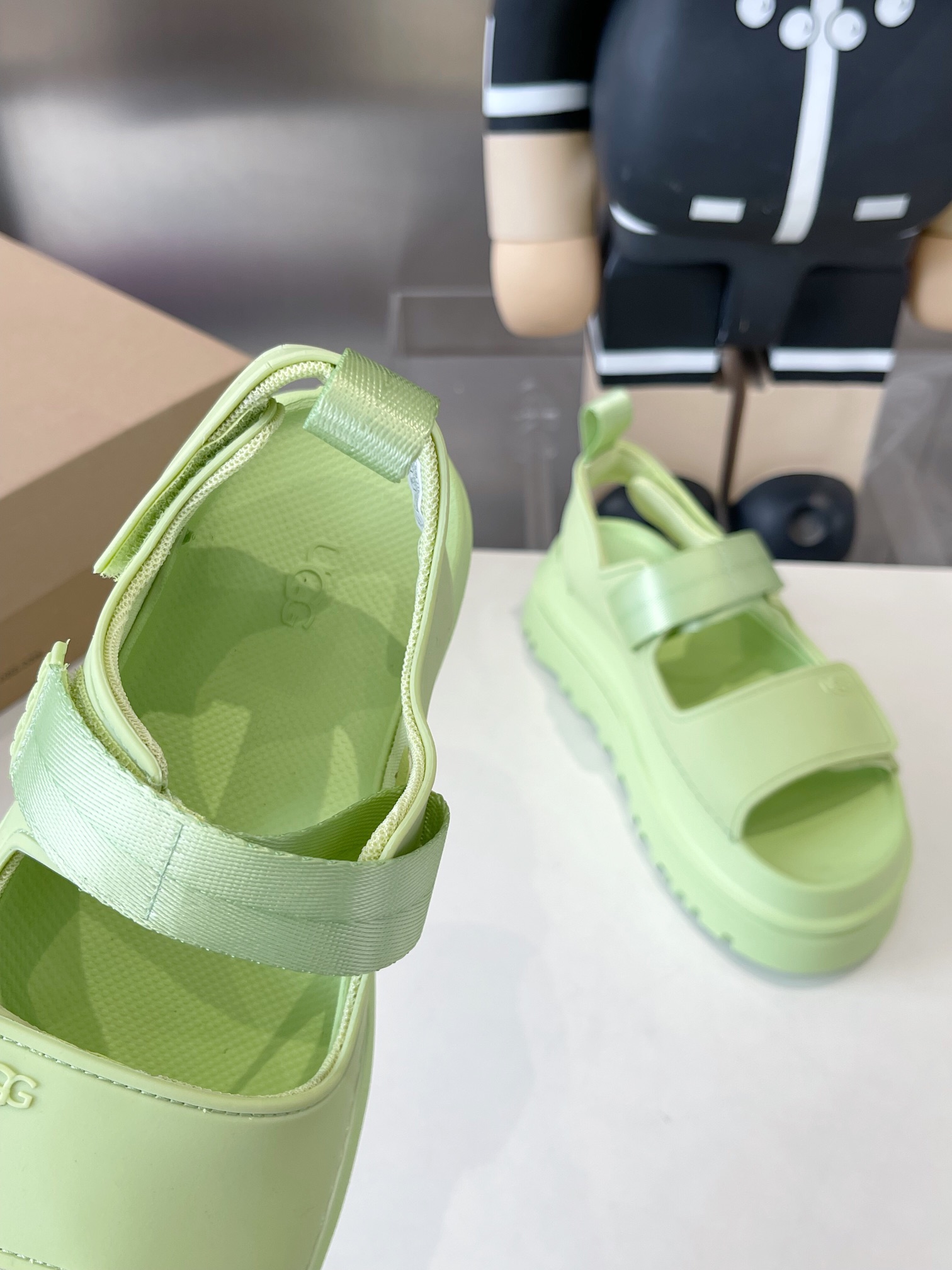 UGG Official Summer Collection: Vibrant Dopamine Tweezers for Supergirls, Size 35-40. - 图片 6