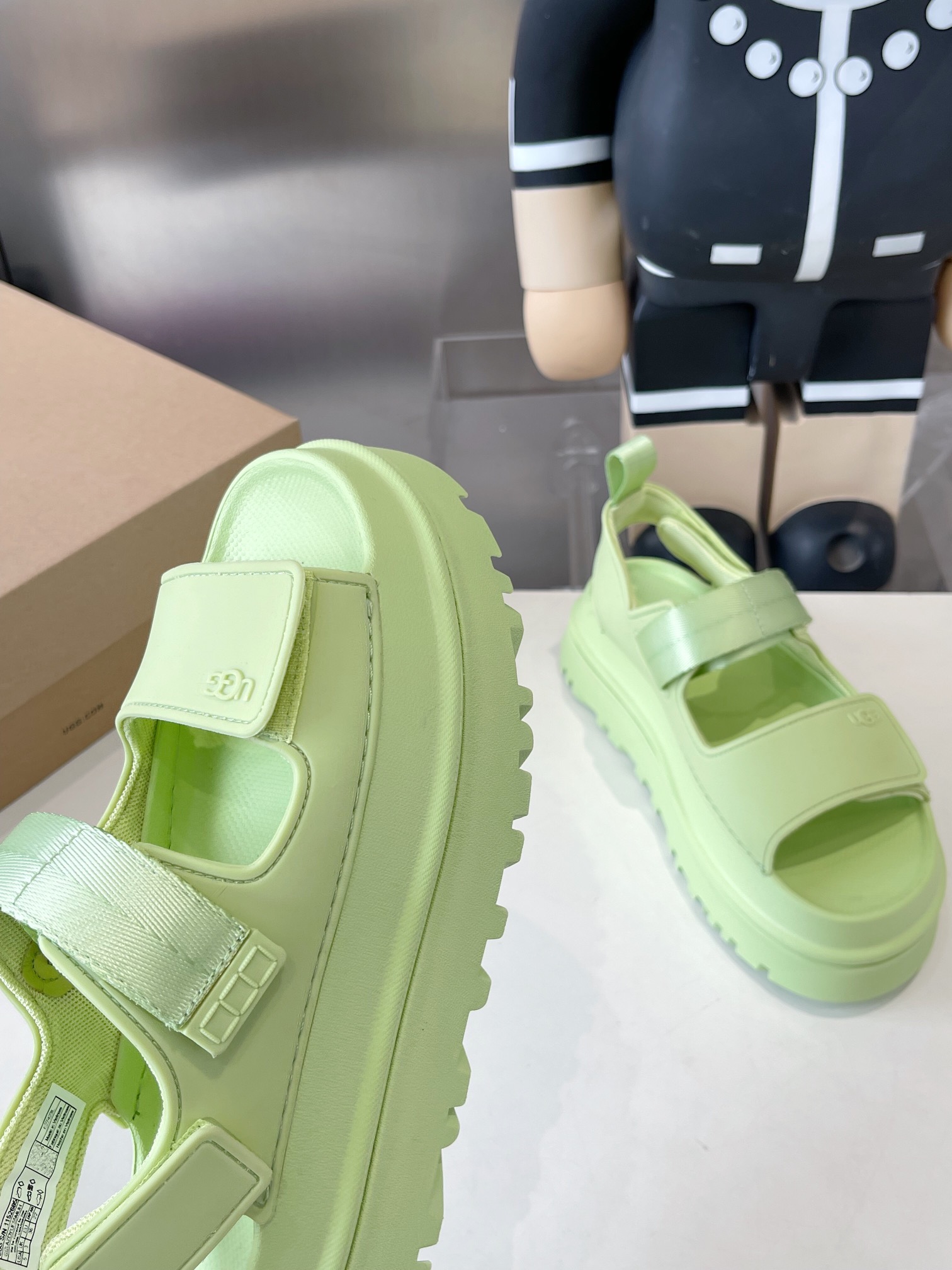 UGG Official Summer Collection: Vibrant Dopamine Tweezers for Supergirls, Size 35-40. - 图片 5