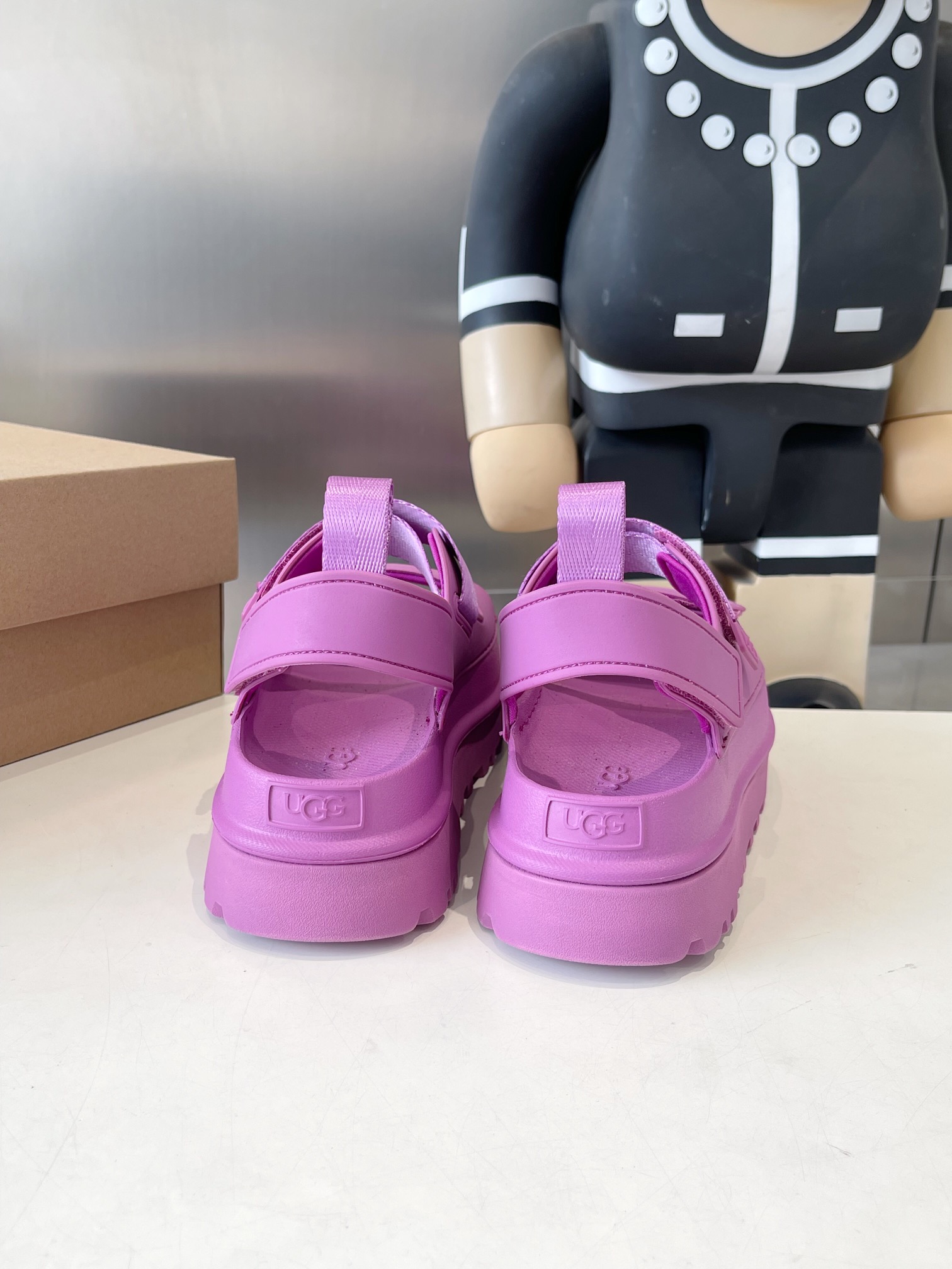 UGG Official Summer Collection: Vibrant Dopamine Tweezers for Super Girls - 图片 8