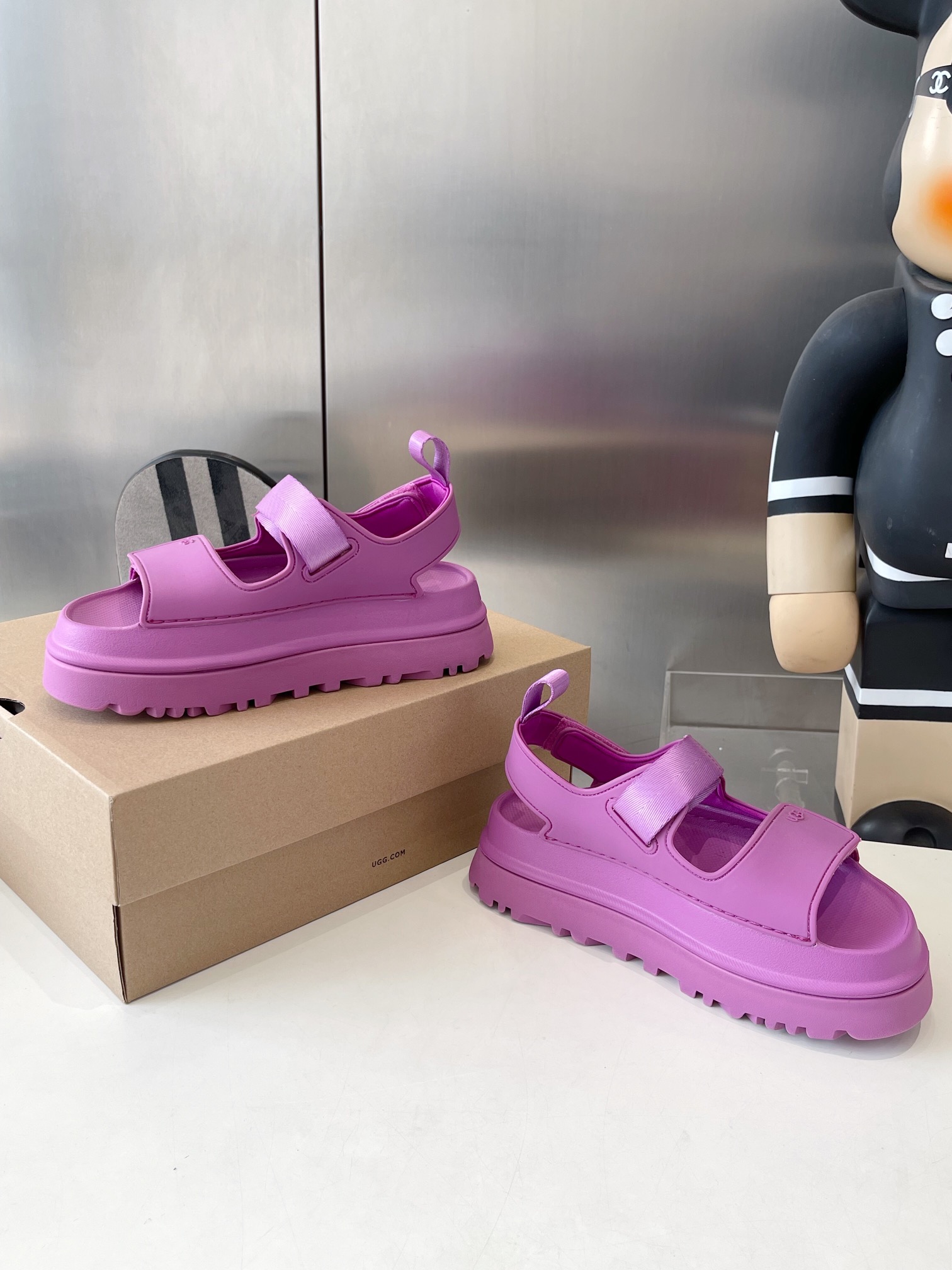 UGG Official Summer Collection: Vibrant Dopamine Tweezers for Super Girls - 图片 7