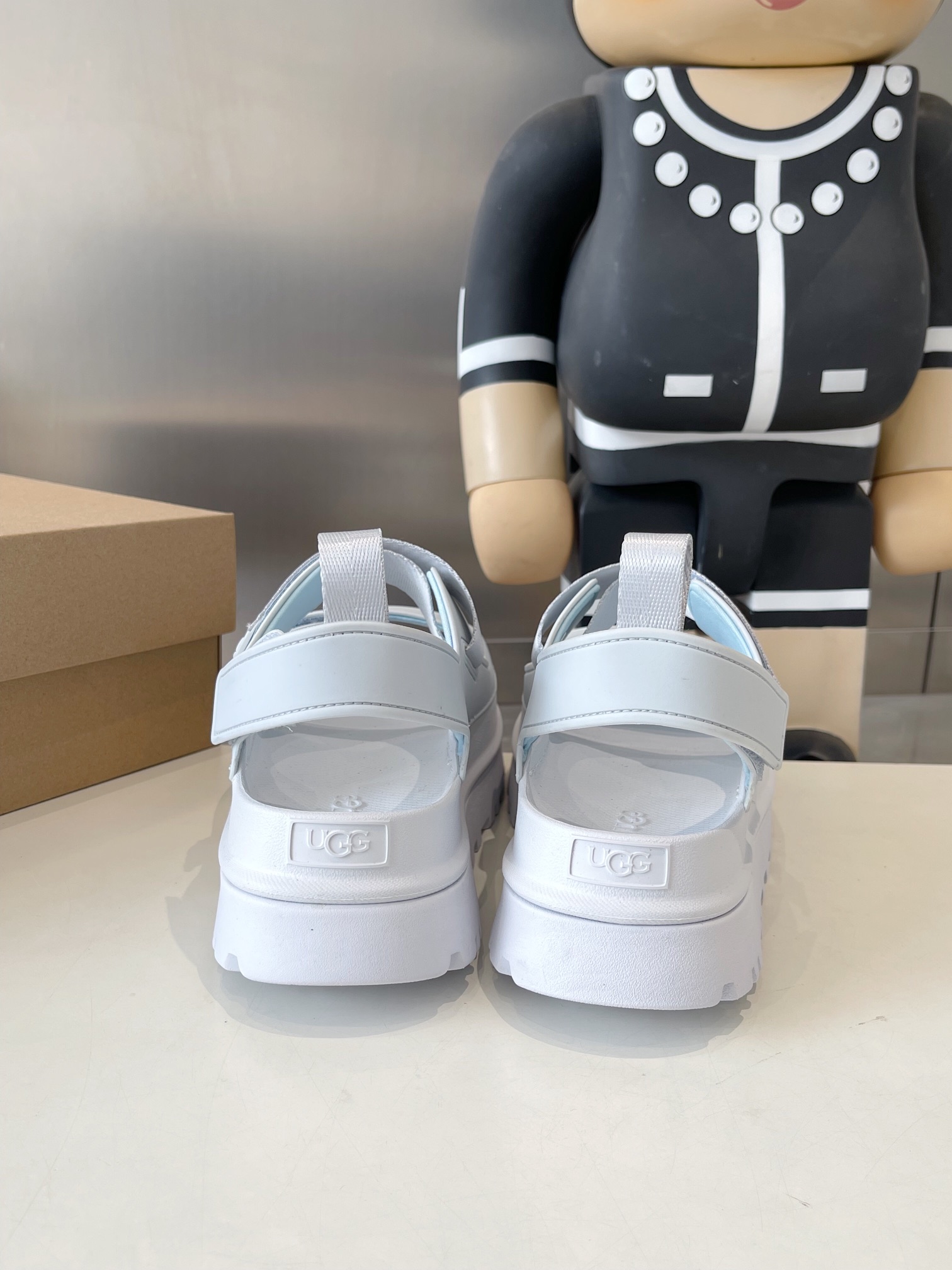 UGG Official Website: Vibrant Summer Collection with Dopamine Tweezers and Straps - 图片 8