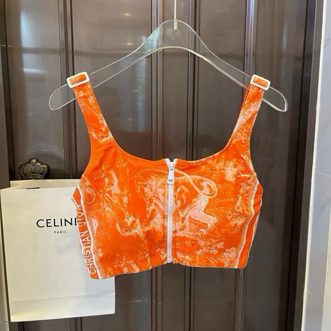 。
Dior 迪奥新款分体泳衣😍🥰适合多种场景的游泳衣🏊‍♀️海边 游泳池 温泉 水上乐园 漂流都可以😌