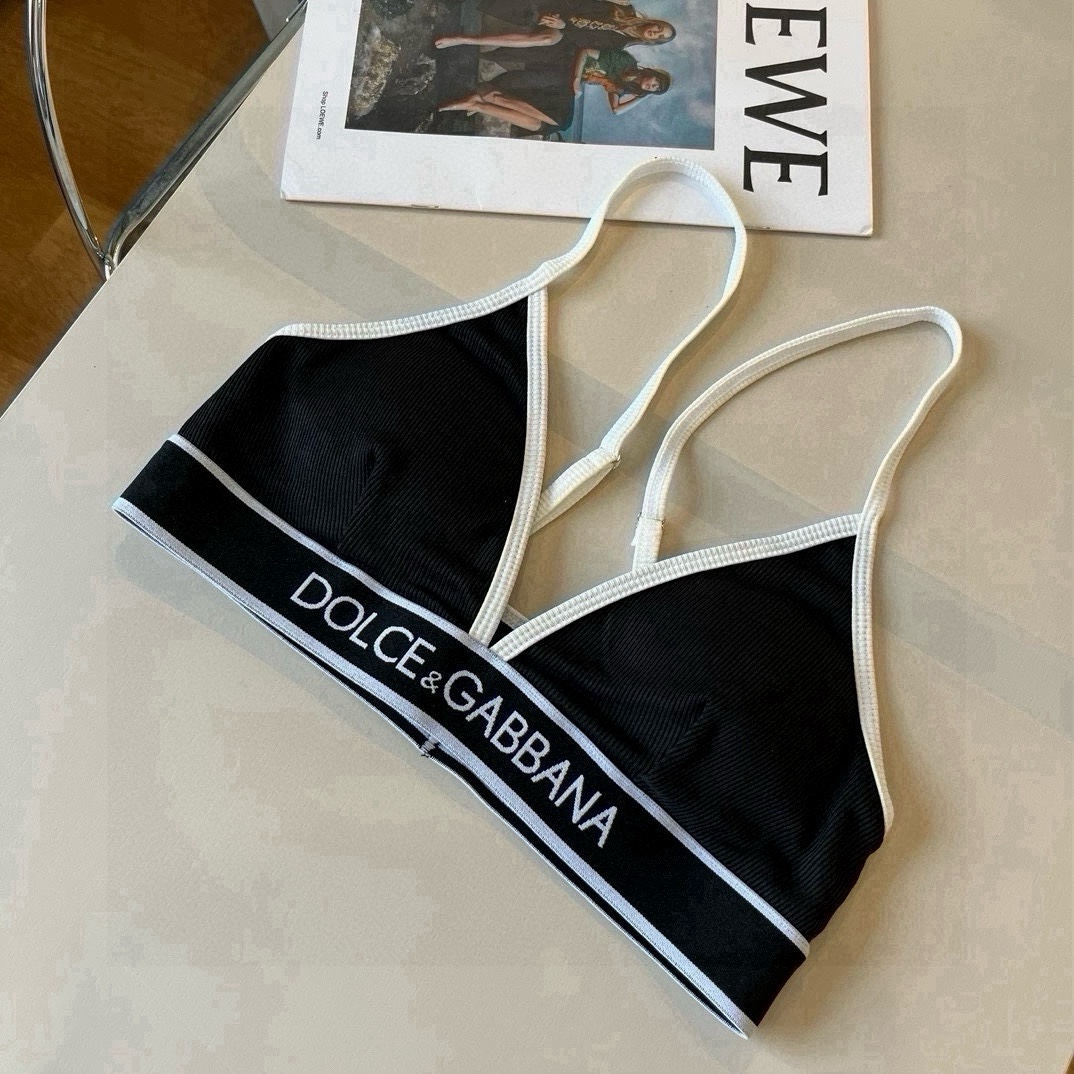 。
D&G杜嘉班纳新款分体泳衣😍🥰适合多种场景的游泳衣🏊‍♀️海边 游泳池 温泉 水上乐园 漂流都可以😌