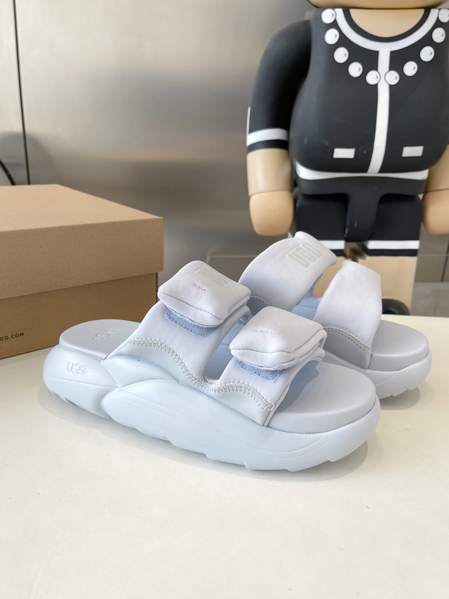 Thick Bottom UGG Slippers: Comfortable, Sturdy, Stylish – Sizes 35-40.