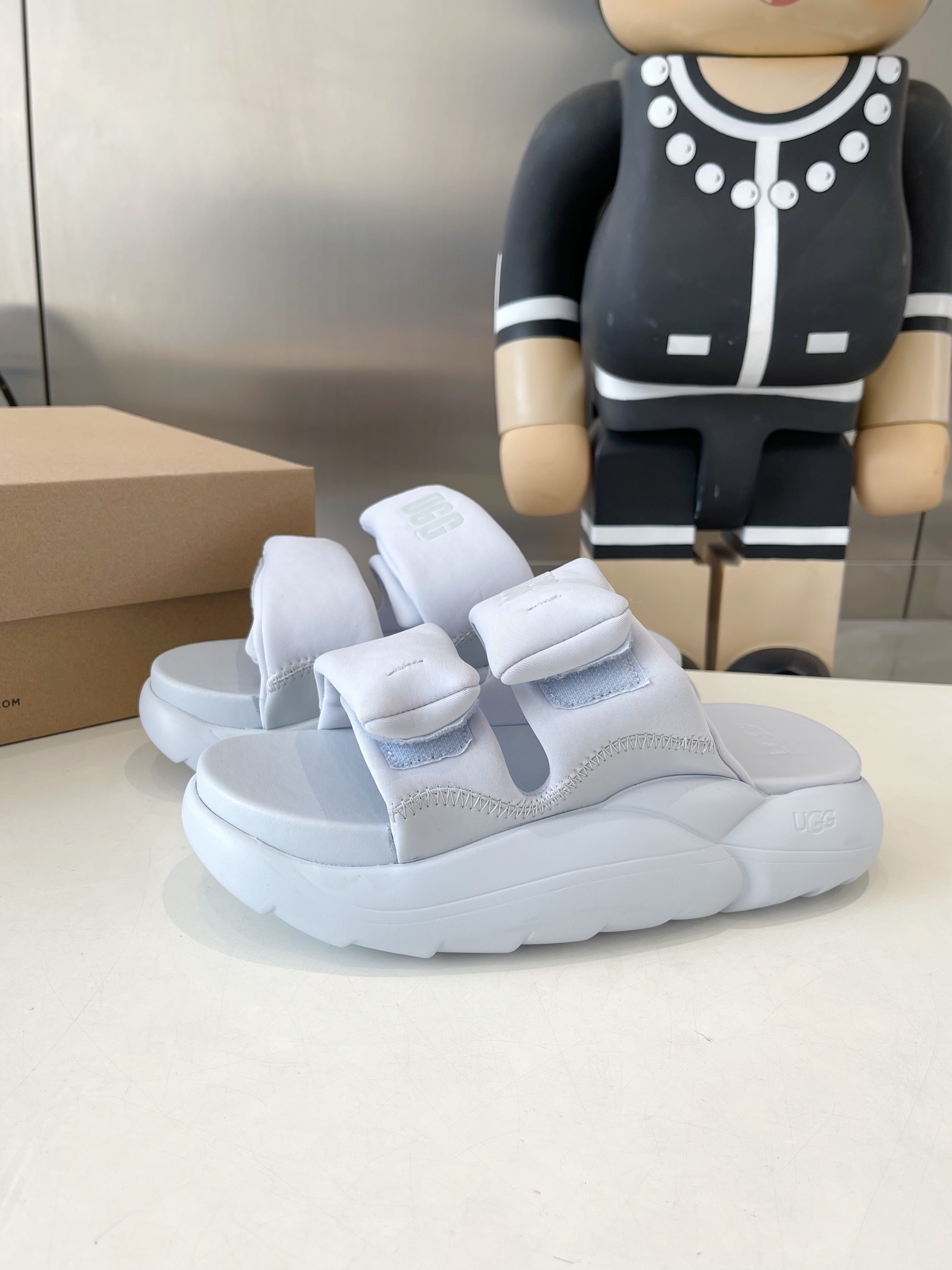 Thick Bottom UGG Slippers: Comfortable, Sturdy, Stylish – Sizes 35-40. - 图片 3