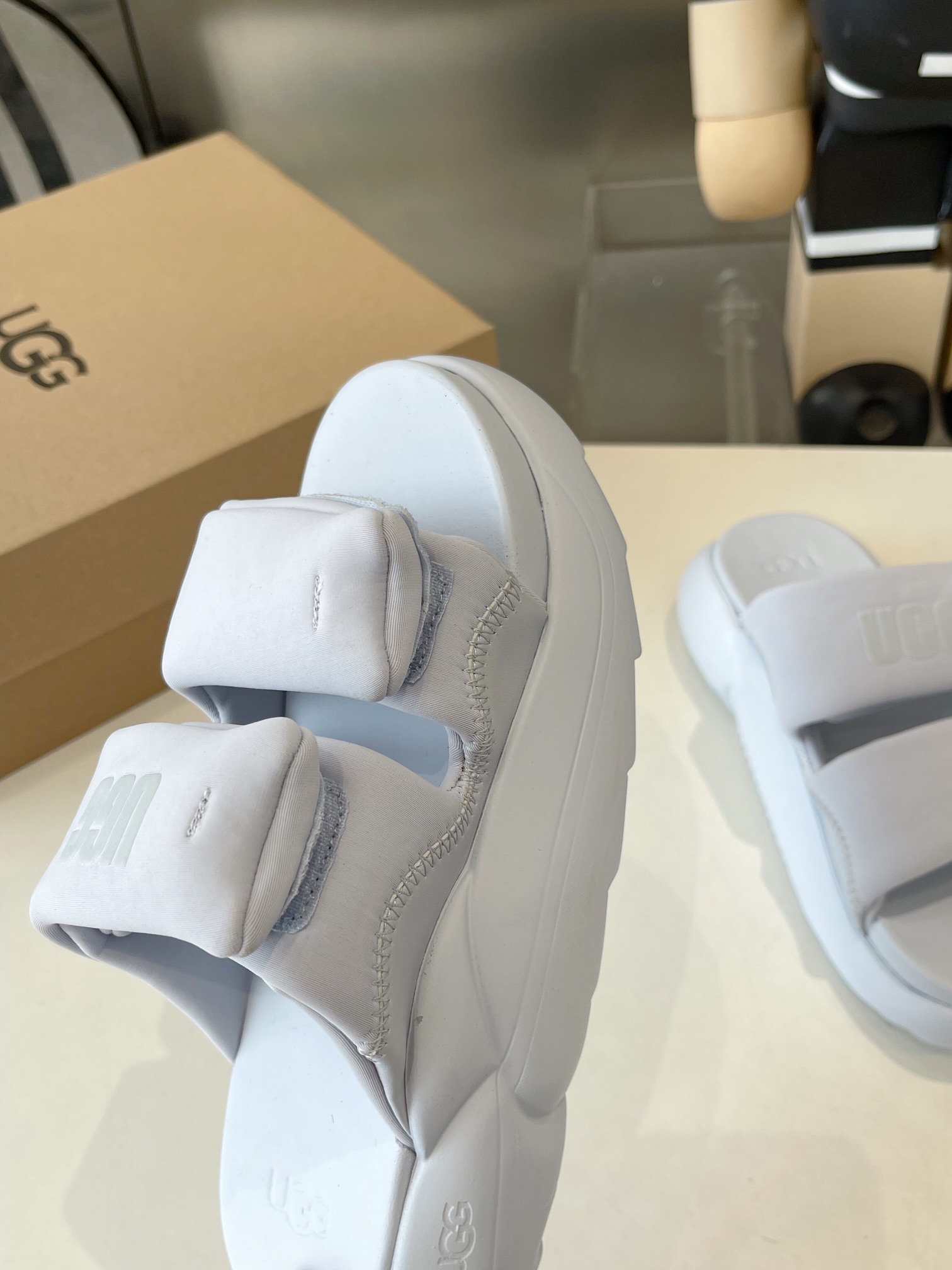 Thick Bottom UGG Slippers: Comfortable, Sturdy, Stylish – Sizes 35-40. - 图片 5