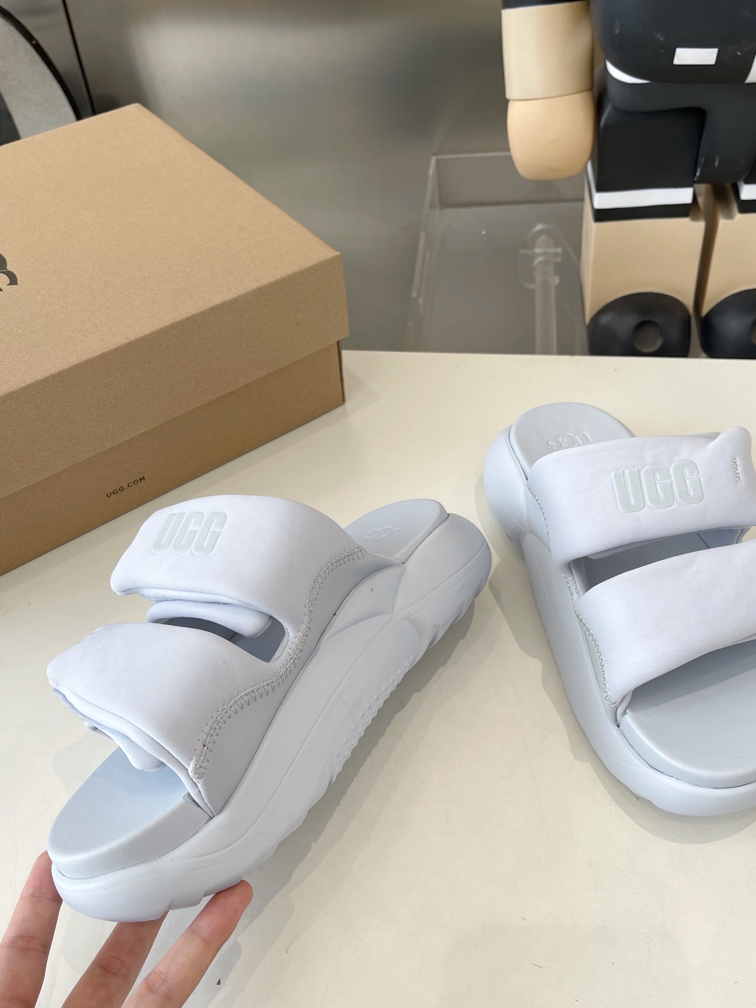 Thick Bottom UGG Slippers: Comfortable, Sturdy, Stylish – Sizes 35-40. - 图片 4