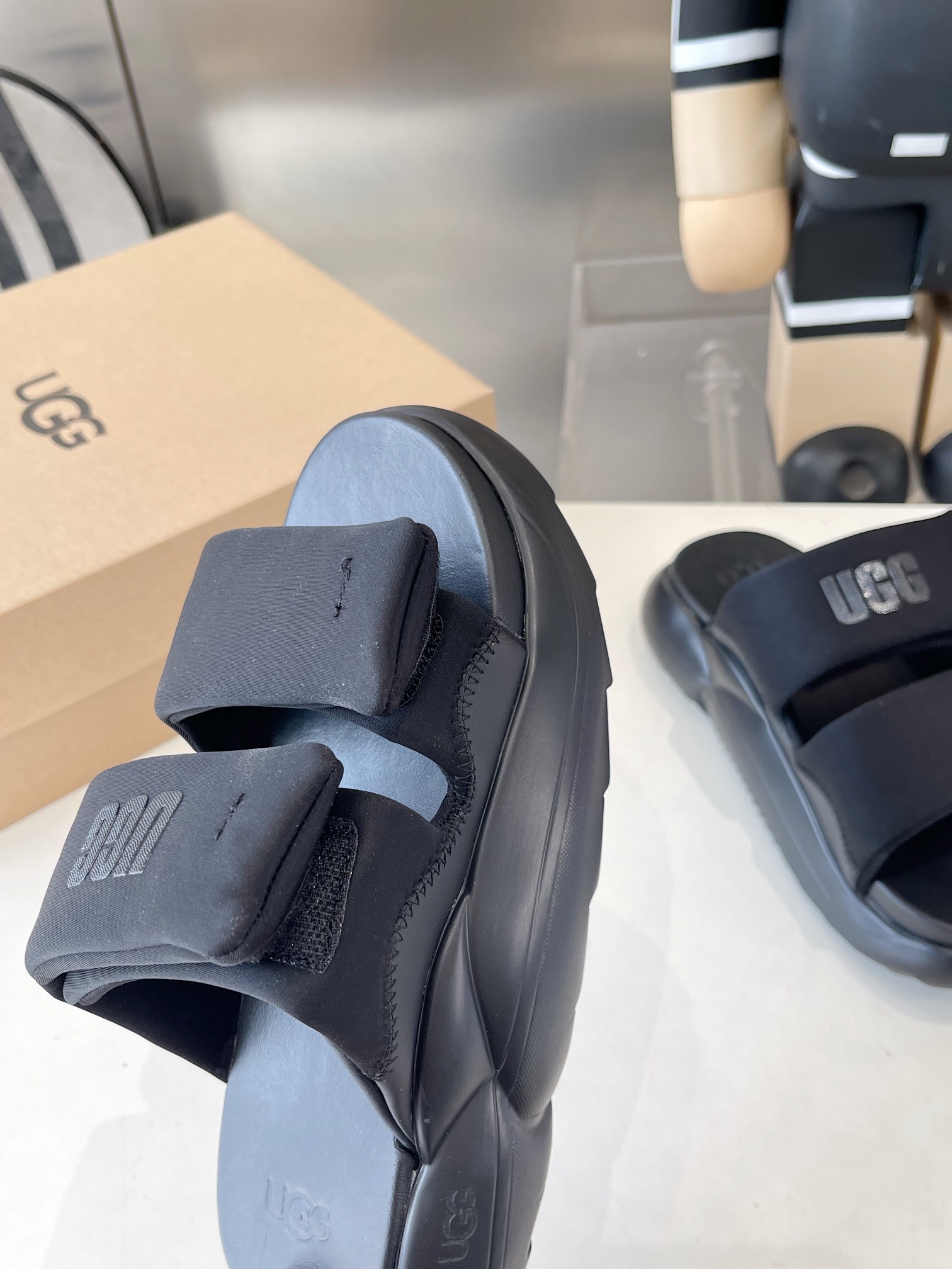Thick Bottom Slipper for Comfortable Walking on EVA Bubble Floor - 图片 5