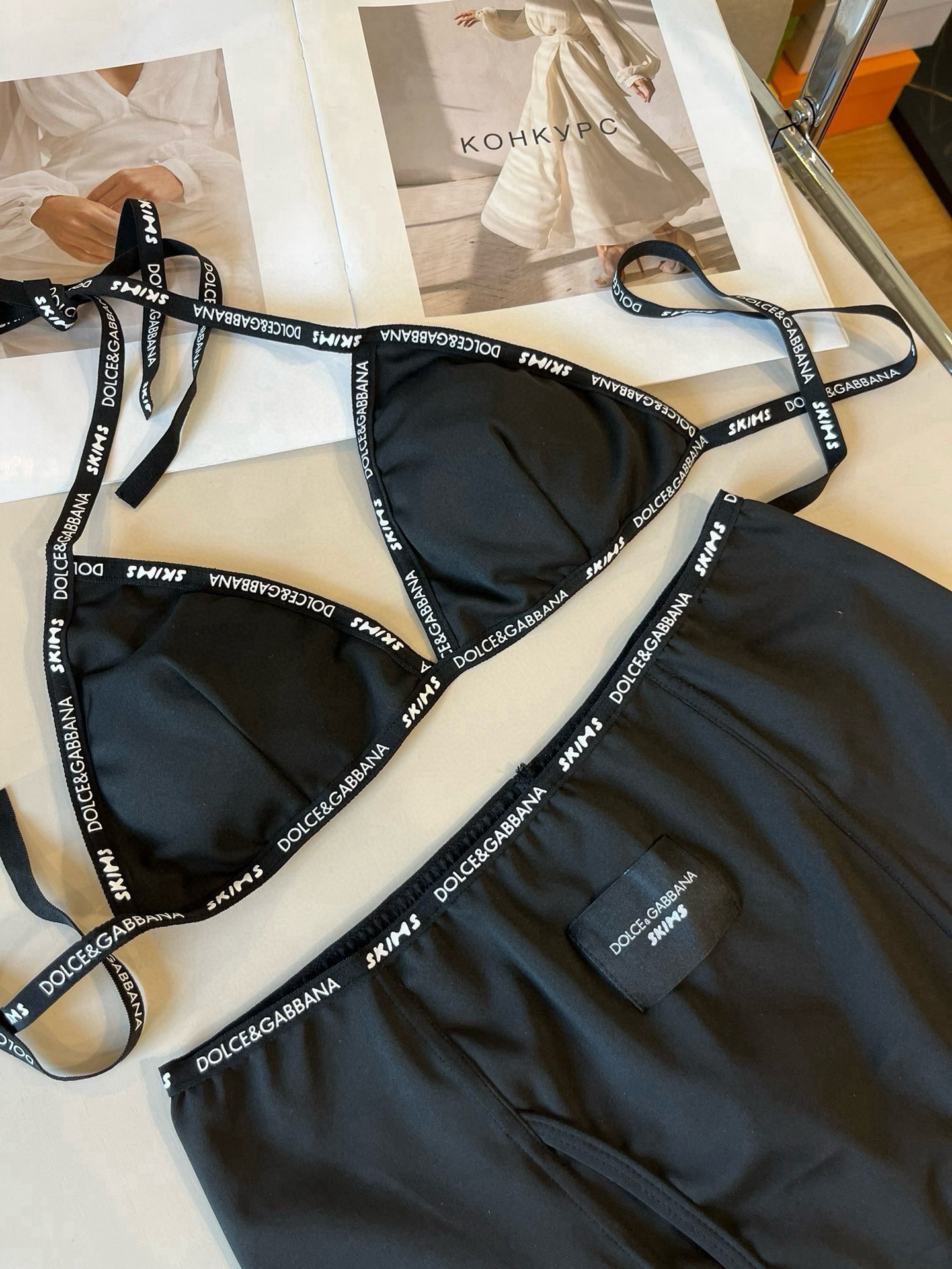 。
D&G杜嘉班纳新款织带比基尼分体泳衣套装 黑色白色ＳＭＬ