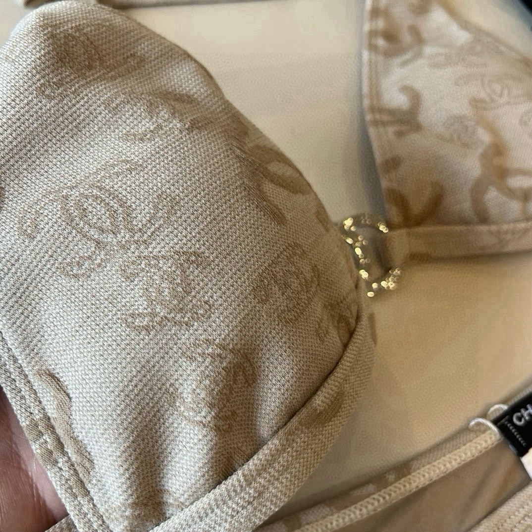 。

Chanel香奈儿比基尼泳衣 最新面料S M L XL
