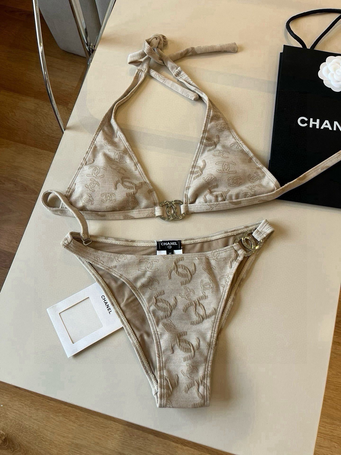 。

Chanel香奈儿比基尼泳衣 最新面料S M L XL