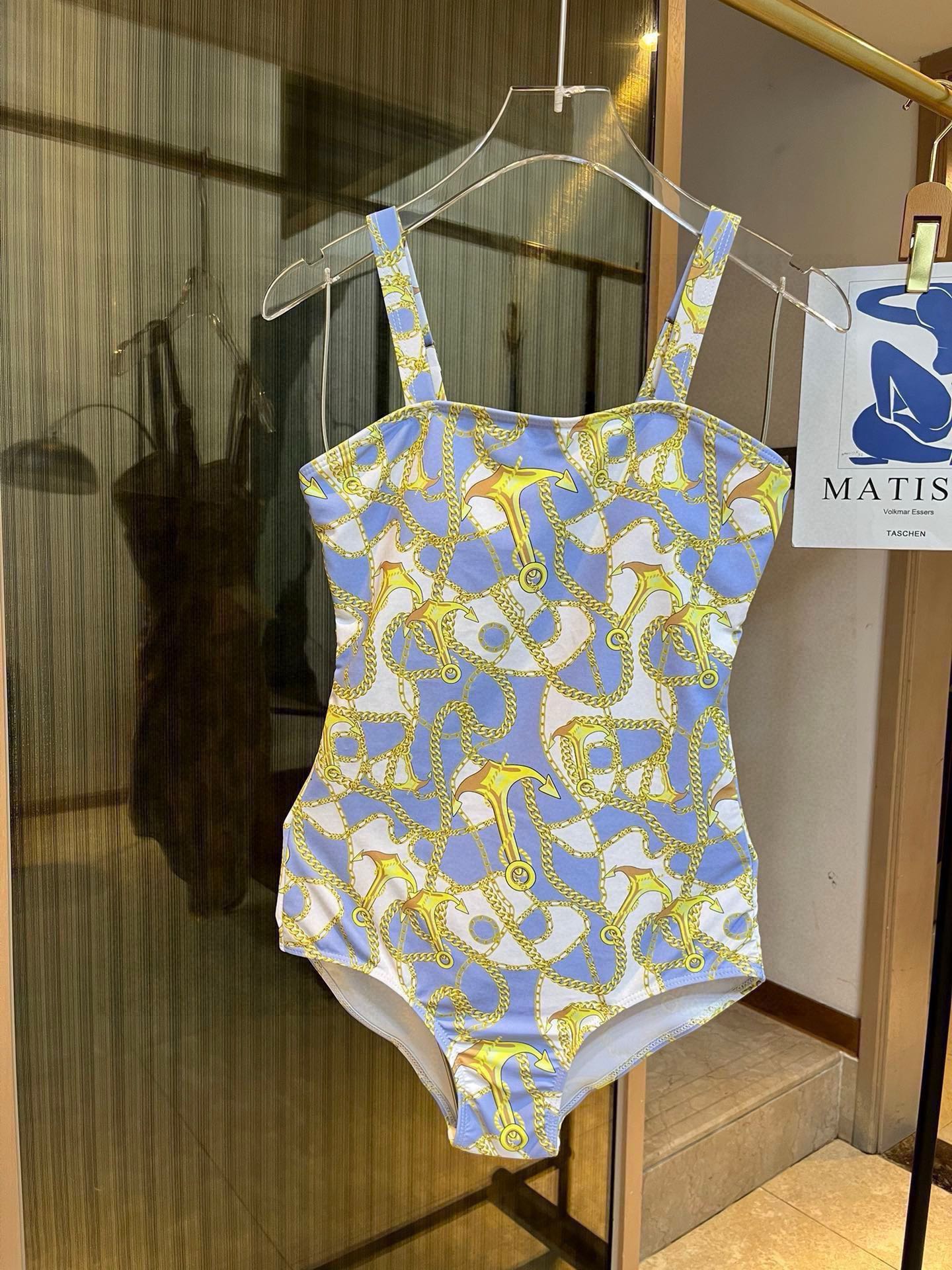 。
爱马仕HERMES连体比基尼泳衣👙❤️😍🥰适合多种场景的游泳衣🏊‍♀️海边 游泳池 温泉 水上乐园 
