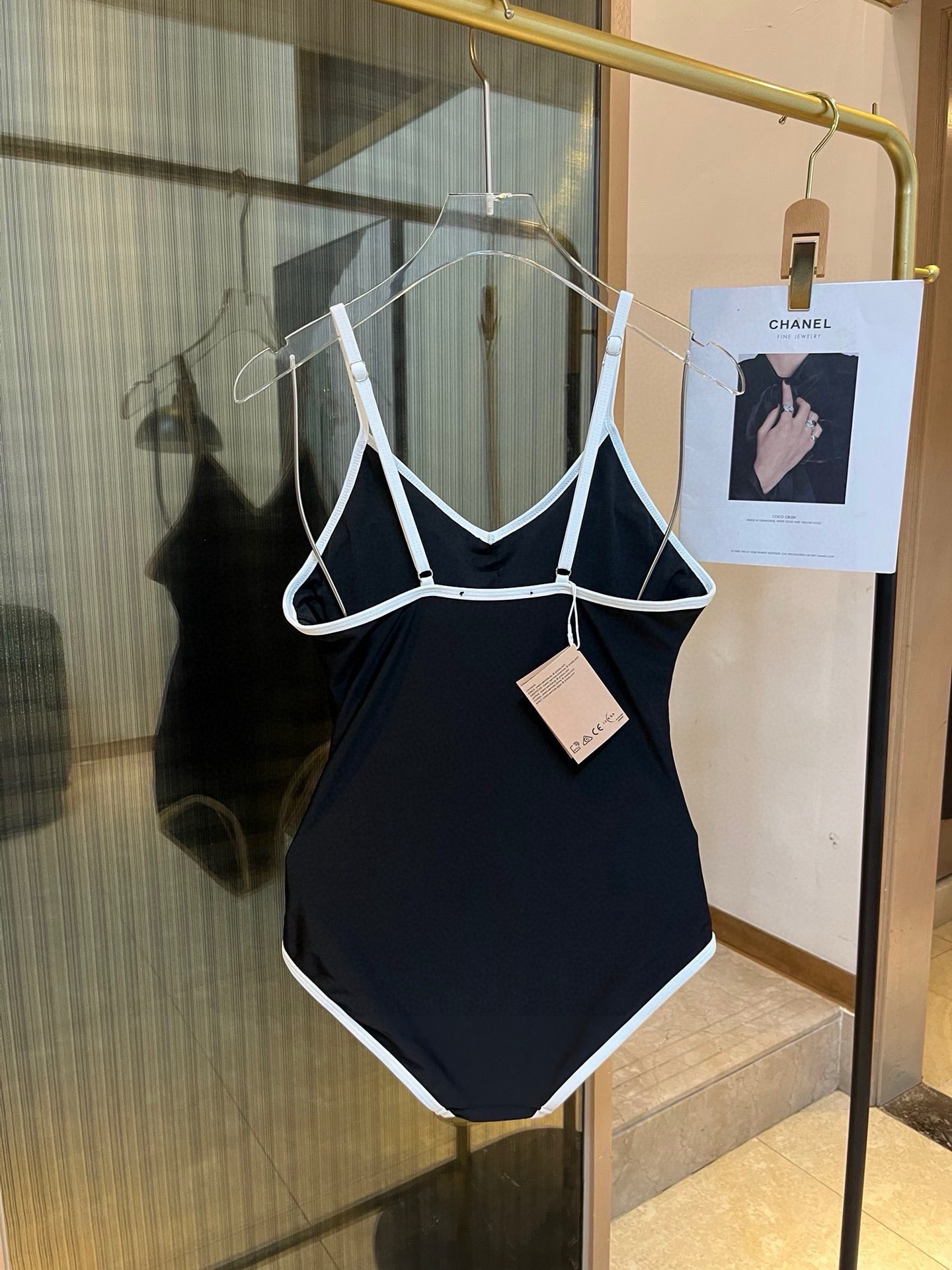 。
miumiu比基尼👙❤️😍🥰适合多种场景的游泳衣🏊‍♀️海边 游泳池 温泉 水上乐园 漂流都可以😌内