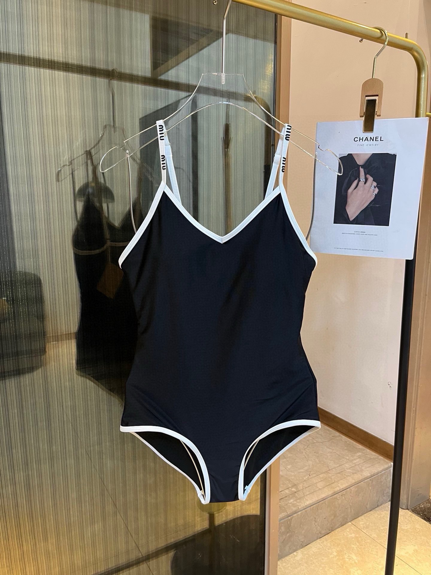 。
miumiu比基尼👙❤️😍🥰适合多种场景的游泳衣🏊‍♀️海边 游泳池 温泉 水上乐园 漂流都可以😌内
