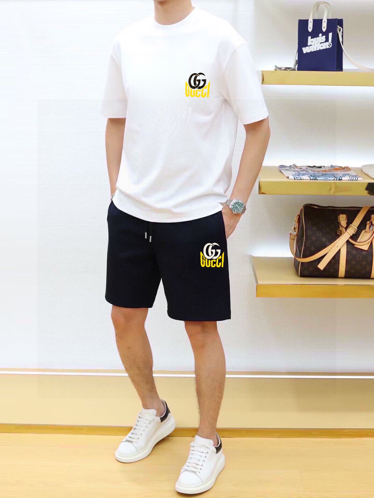Gucci 品牌【GUCCI 古奇】 2025新款男士短袖短裤套装 销售 市面高端版本 手感细腻柔软 让你穿着更加舒适 立体裁剪版型超赞 尺码:M-5XL下单请报身高体重