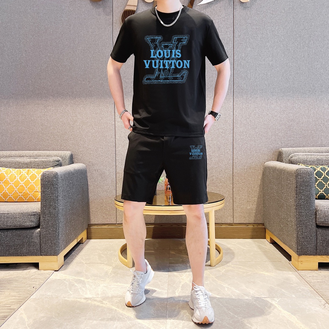 Louis Vuitton 品牌【LV路易威登】 2025新款男士短袖短裤套装 销售 市面高端版本 手感细腻柔软 让你穿着更加舒适 立体裁剪版型超赞 尺码:M-5XL下单请报身高体重