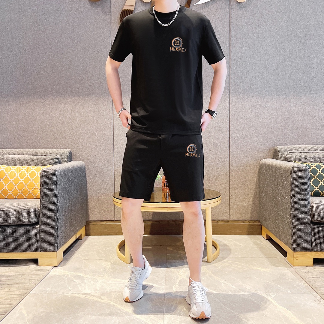 Hermès 品牌【HERMES 爱马仕】 2025新款男士短袖短裤套装 销售 市面高端版本 手感细腻柔软 让你穿着更加舒适 立体裁剪版型超赞 尺码:M-5XL下单请报身高体重