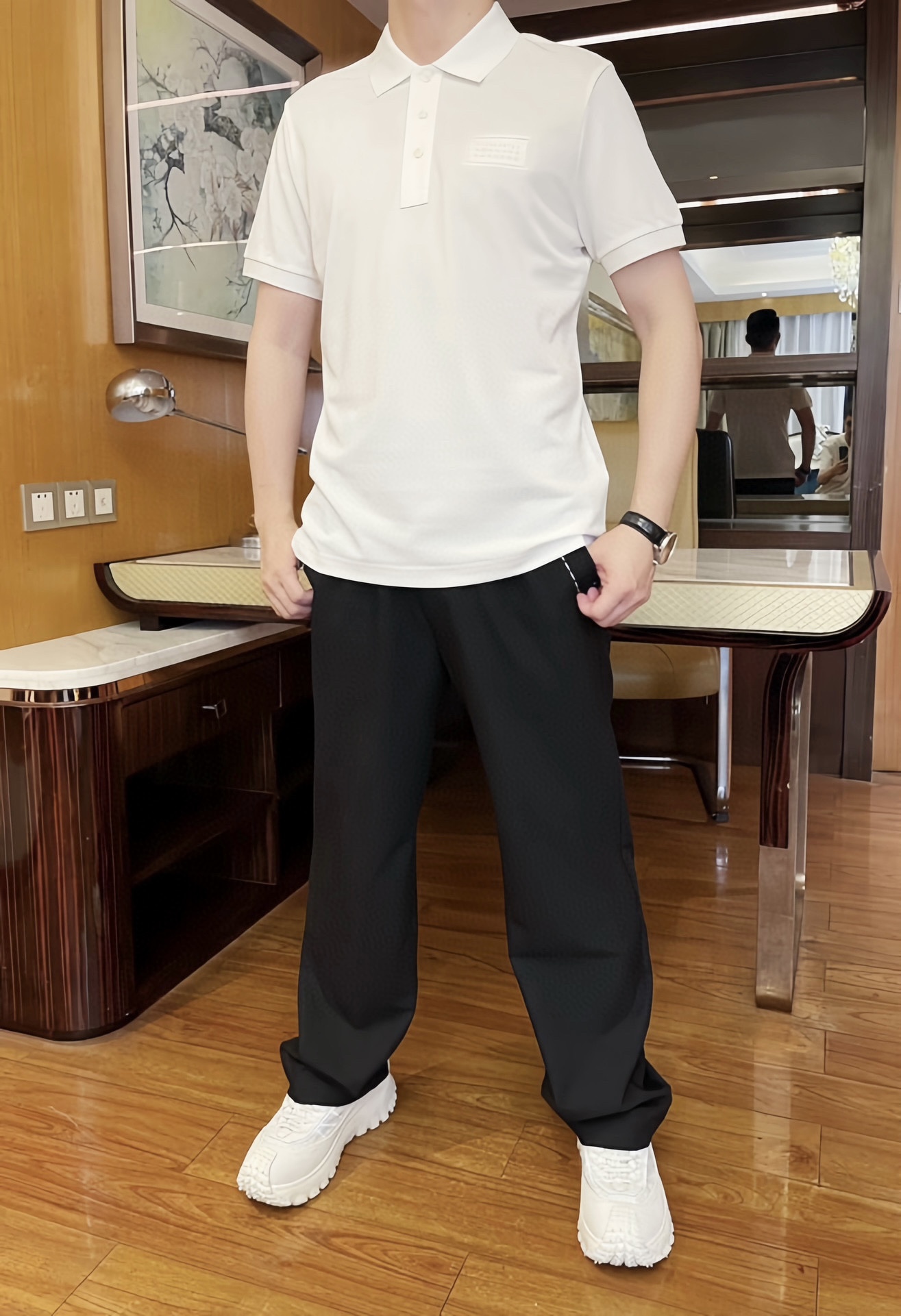 NO:438031,Majila-2025 counter latest hot-selling Polo, hot-selling items in European and American counters!  Selected Italian imported mercerized cotton fabrics with the latest designs, the exquisite brand logo embroidery on the chest shows elegance, and the upper body effect needs no more. Size: 48-56 (model 173/130 wears 48 sizes, with Hong Kong Lane Crawford gift box packaging),,masion margiela,alexander wang19860909马吉拉-2025专柜最新爆款Polo出货 欧美专柜热销单品！精选意大利进口丝光棉面料搭配最新的设计,胸前的精致的品牌logo刺绣彰显雅致 上身效果不用多说.尺码:48-56（模特173/130穿48码,配香港连卡佛礼盒包装）,,masion margiela,alexander wang,Men's clothing