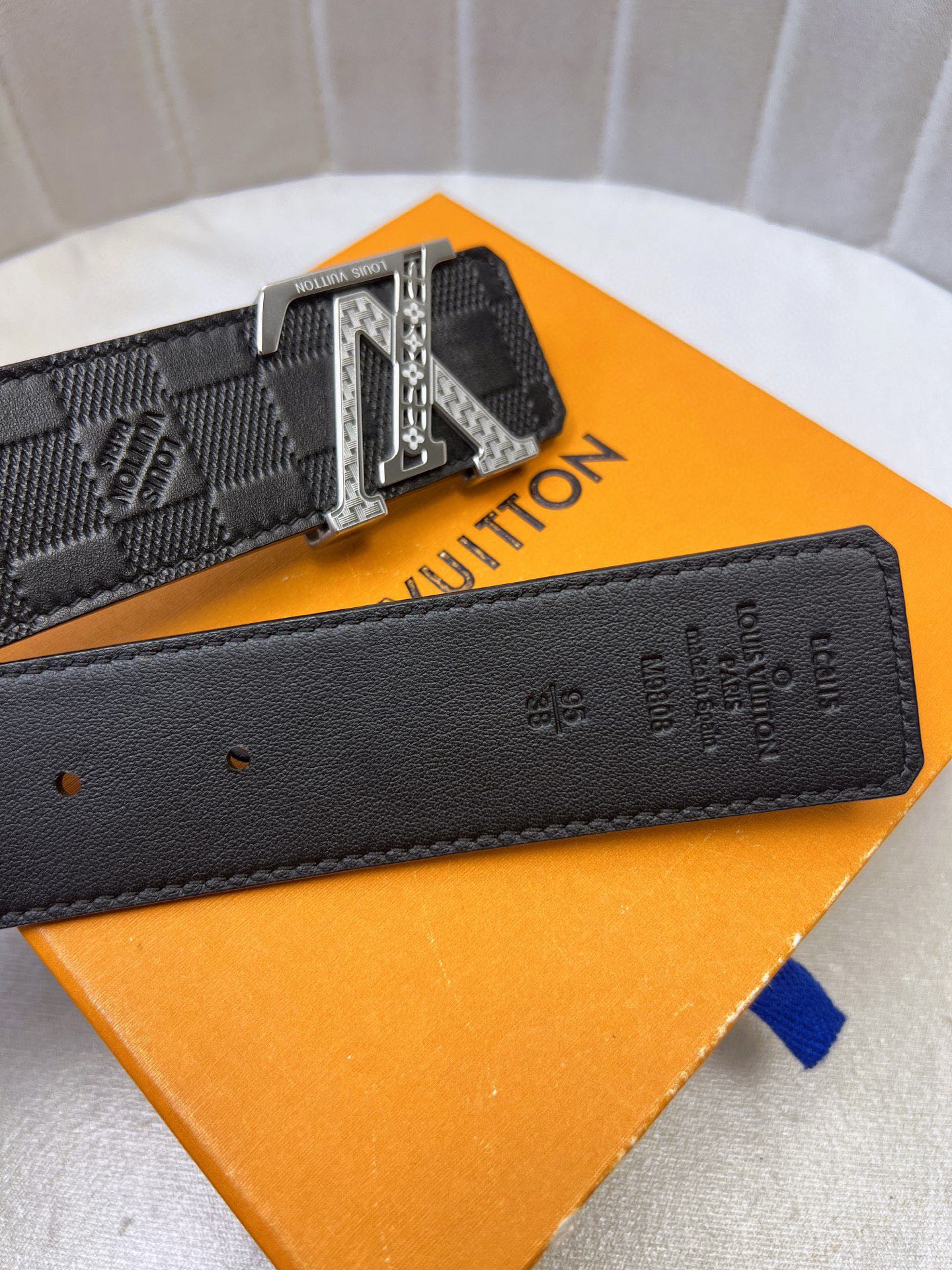 Luxury LV Belt with Gold Knitted Original Leather Custom Purchase Details - 图片 7