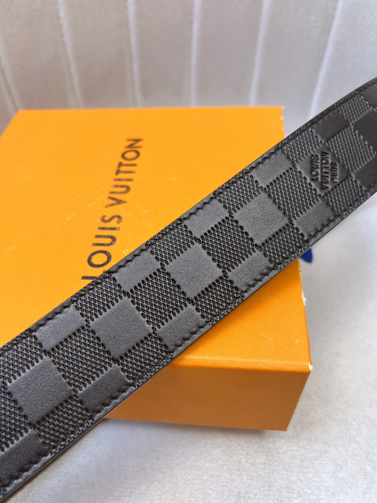 Luxury LV Belt with Gold Knitted Original Leather Custom Purchase Details - 图片 8