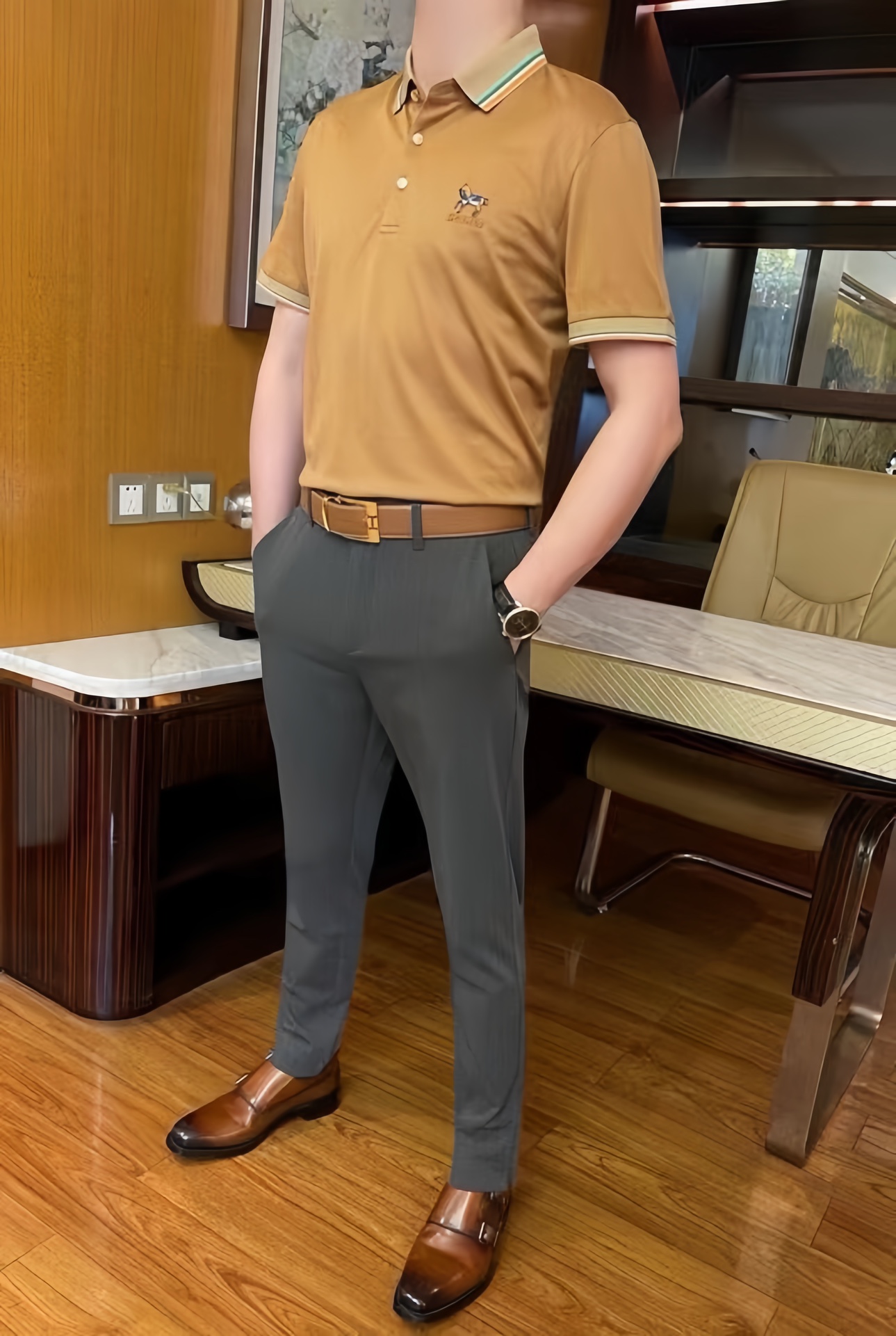 NO:438053,Hermes - the latest color matching of the hot counters in 2025, and the hot-selling items in European and American counters!  Selected Italian imported mercerized cotton fabrics with the latest design, the exquisiteness on the chest and the contrasting threads on the collar cuffs show elegance. Needless to say, the effect of the upper body is. Size: 48-56 (model 173/130 wears 48 sizes, with Hong Kong Lane Crawford gift box packaging), hermes, alexander wang19860909爱马仕-2025专柜爆款Polo最新配色出货 欧美专柜热销单品！精选意大利进口丝光棉面料搭配最新的设计,胸前的精致和定制纽扣及领子袖口撞色螺纹彰显雅致 上身效果不用多说.尺码:48-56（模特173/130穿48码,配香港连卡佛礼盒包装）,,hermes,alexander wang,Men's clothing