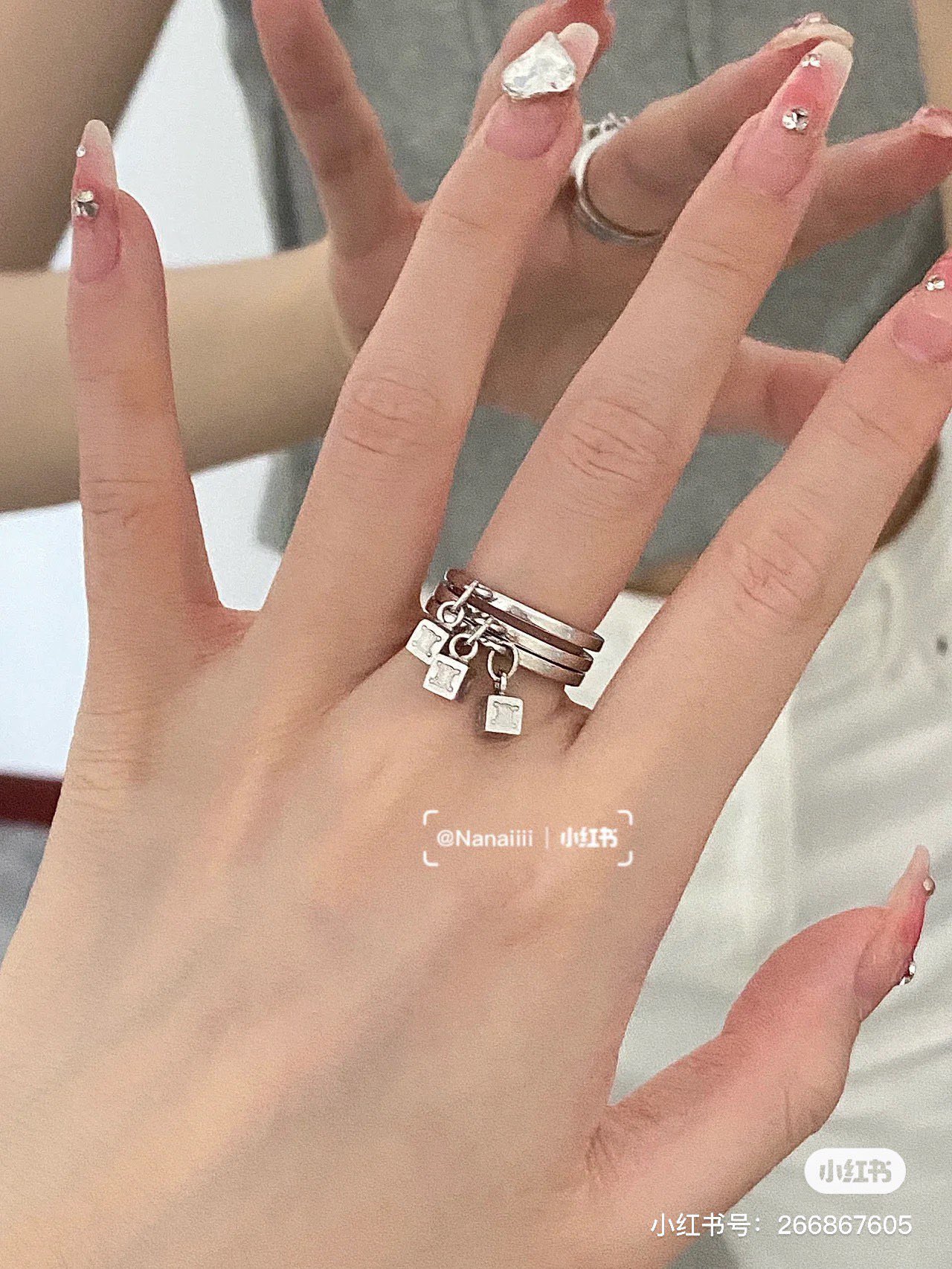 Bold Fashion Ring by Celine Selin: ¥220, Size 678 Yards - 图片 1